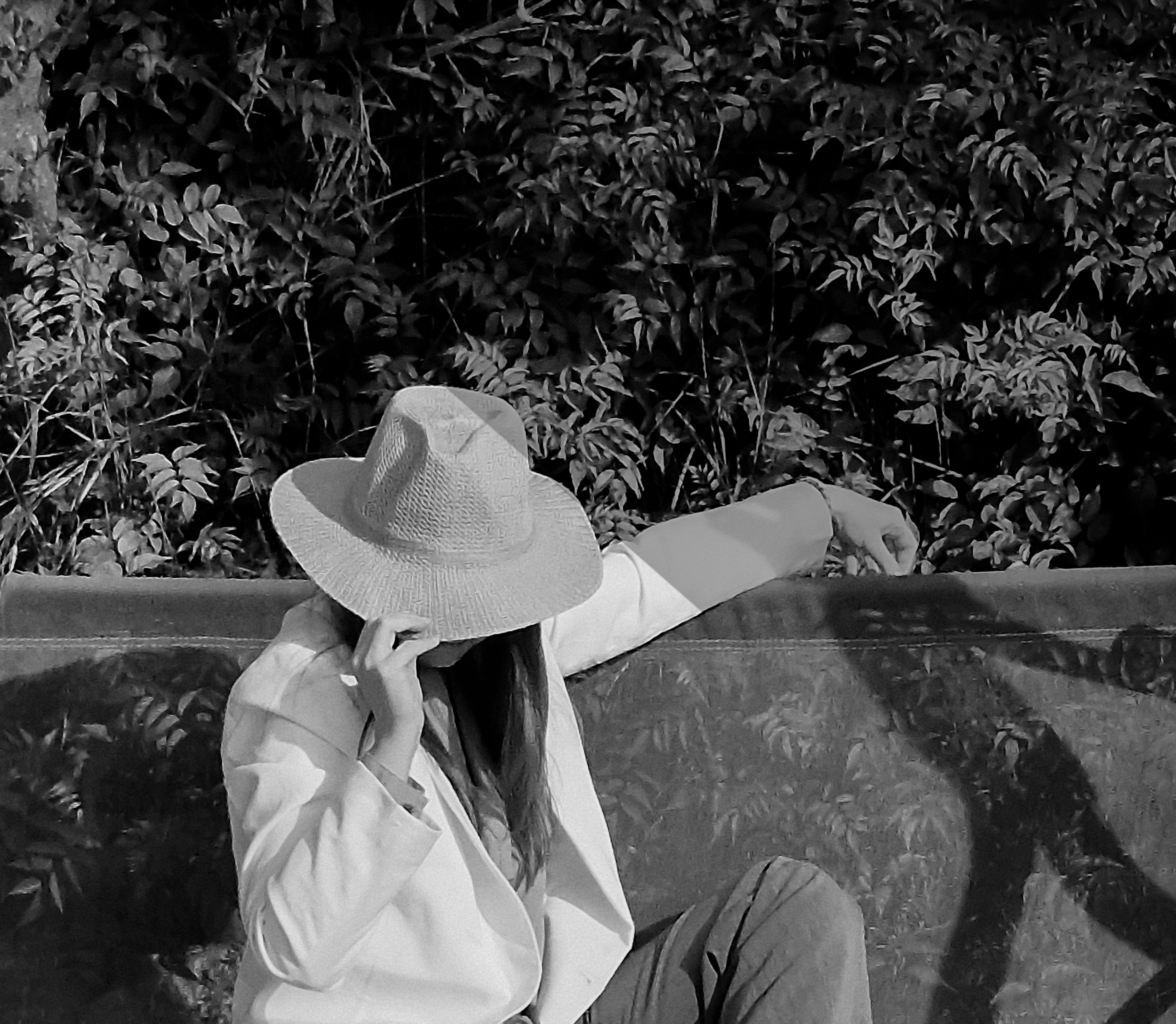 A woman with a hat covering her eyes. | Source: Pexels
