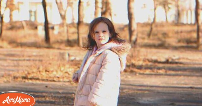 Caroline found a little girl walking along the trail alone. | Source: Shutterstock