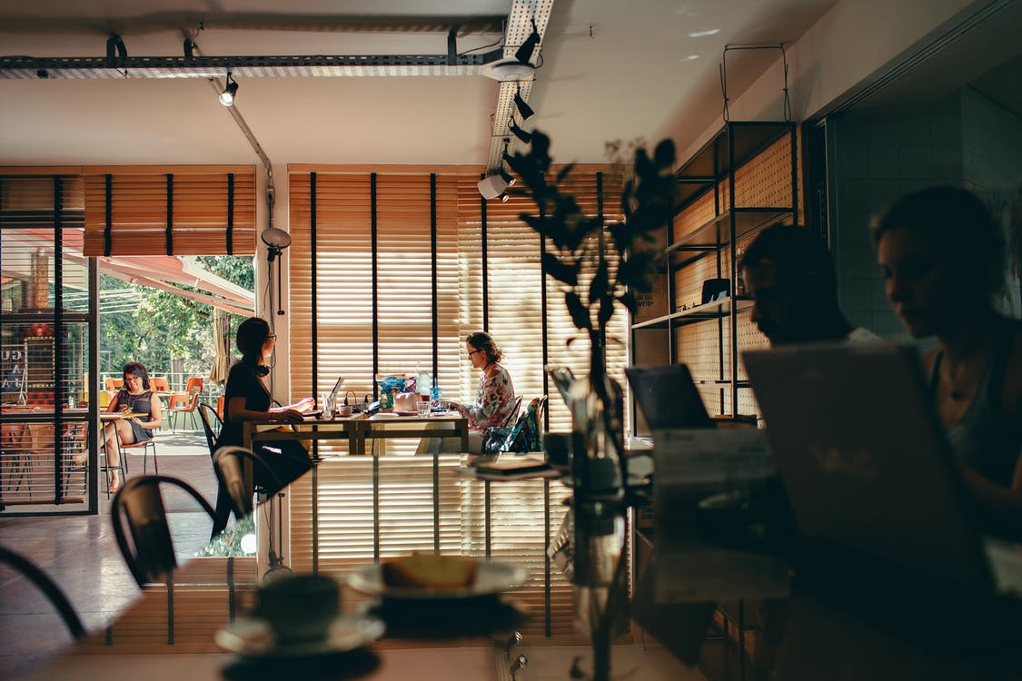 He stormed away from the coffee shop, leaving the money. | Source: Pexels