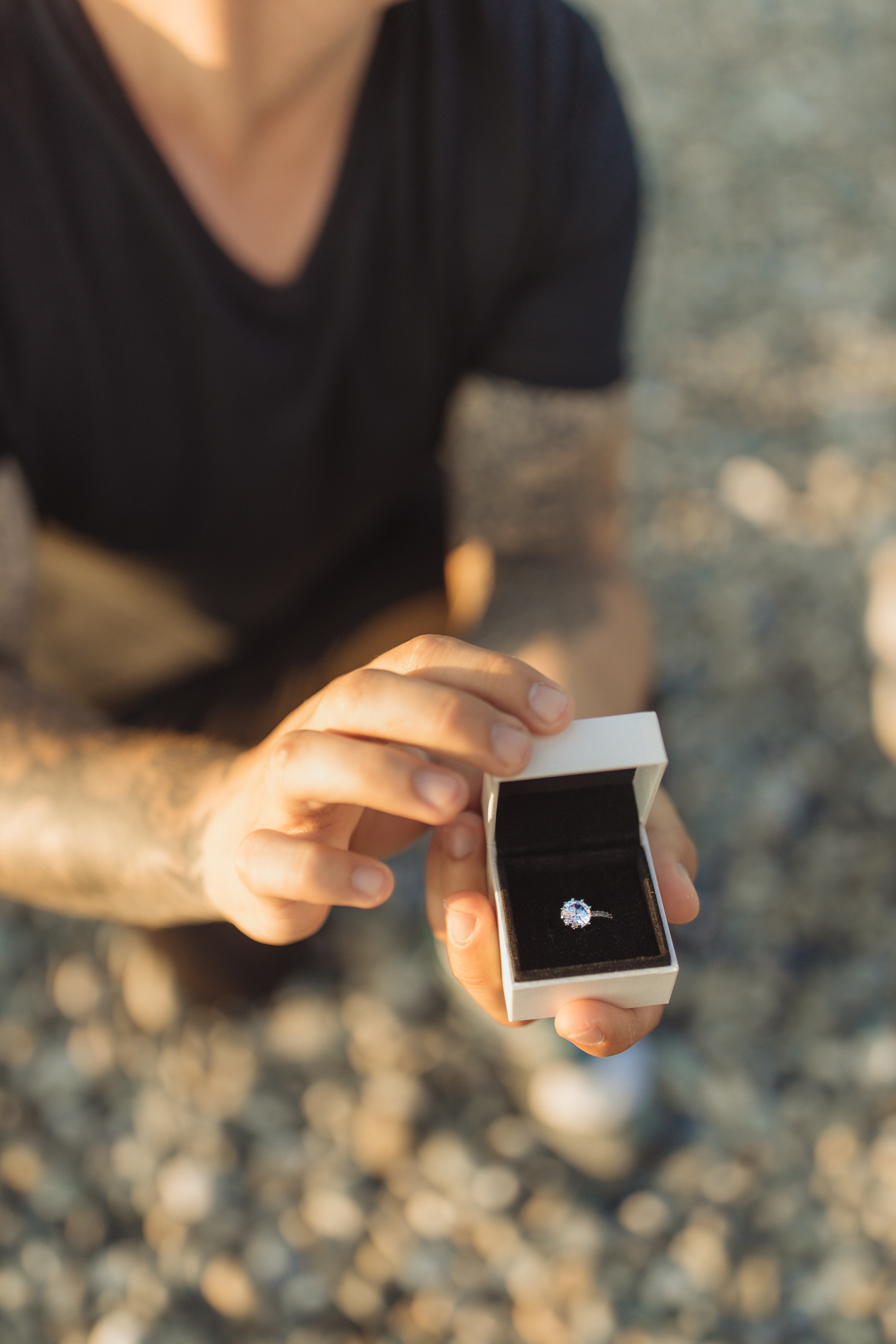 A man proposing. | Source: Pexels
