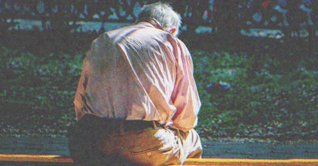 An old man sitting on a park bench | Source: Shutterstock