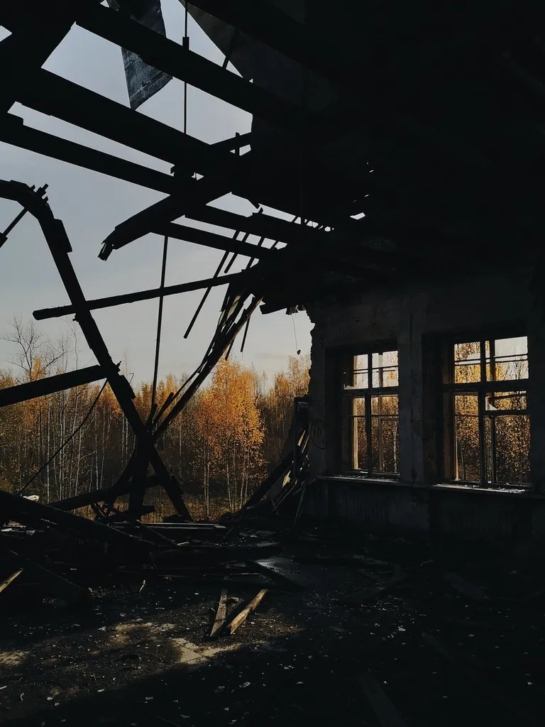 Emily broke down in tears after seeing her old house being demolished. | Photo: Pexels