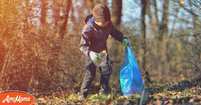 A young boy cleaned up after the old lady's property every single day without pay. | Source: Pexels