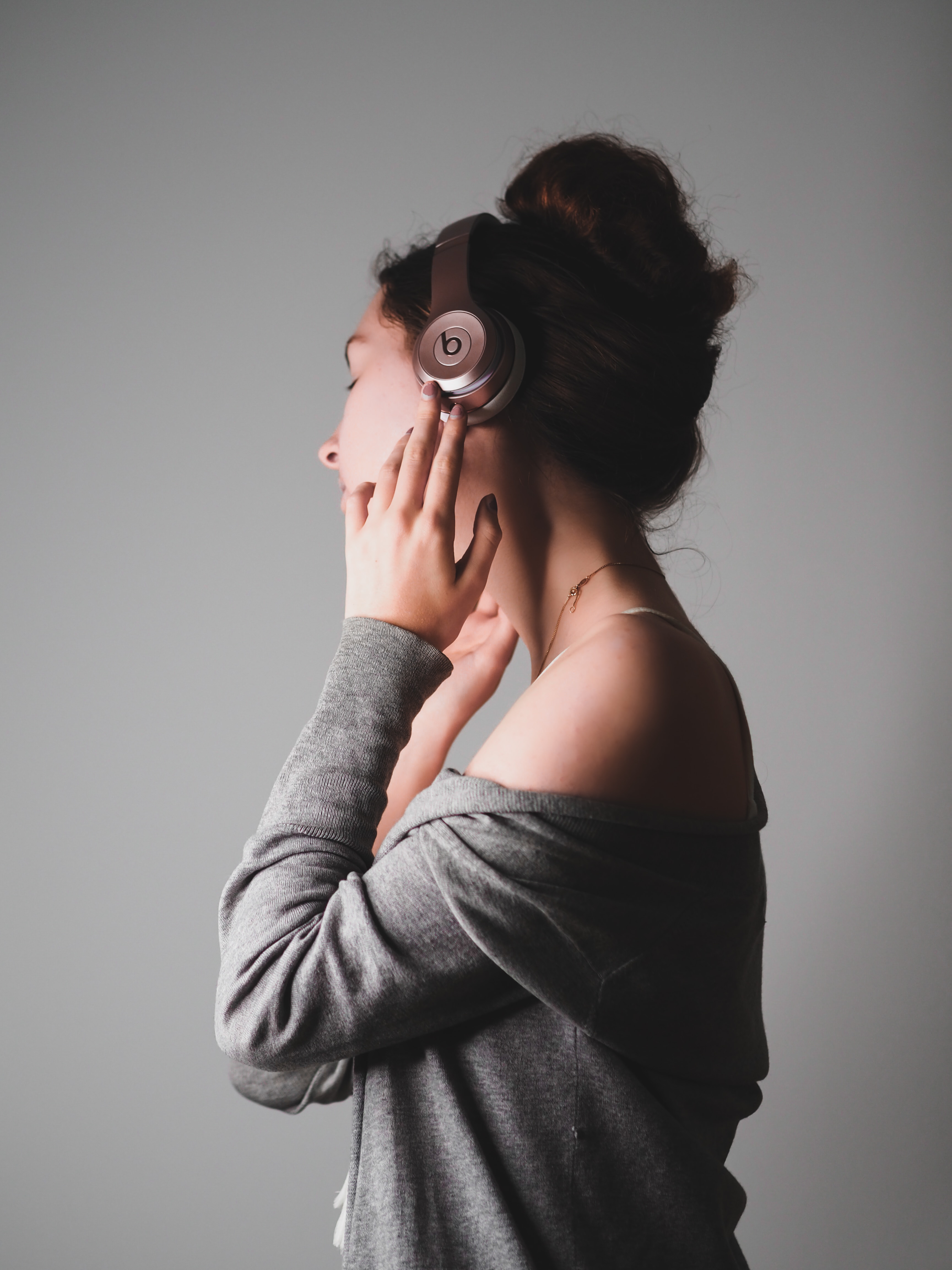A woman listening to music. | Source: Unsplash