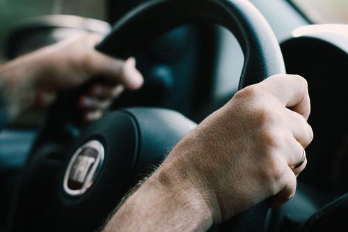 The driver had to stop abruptly. | Source: Pexels