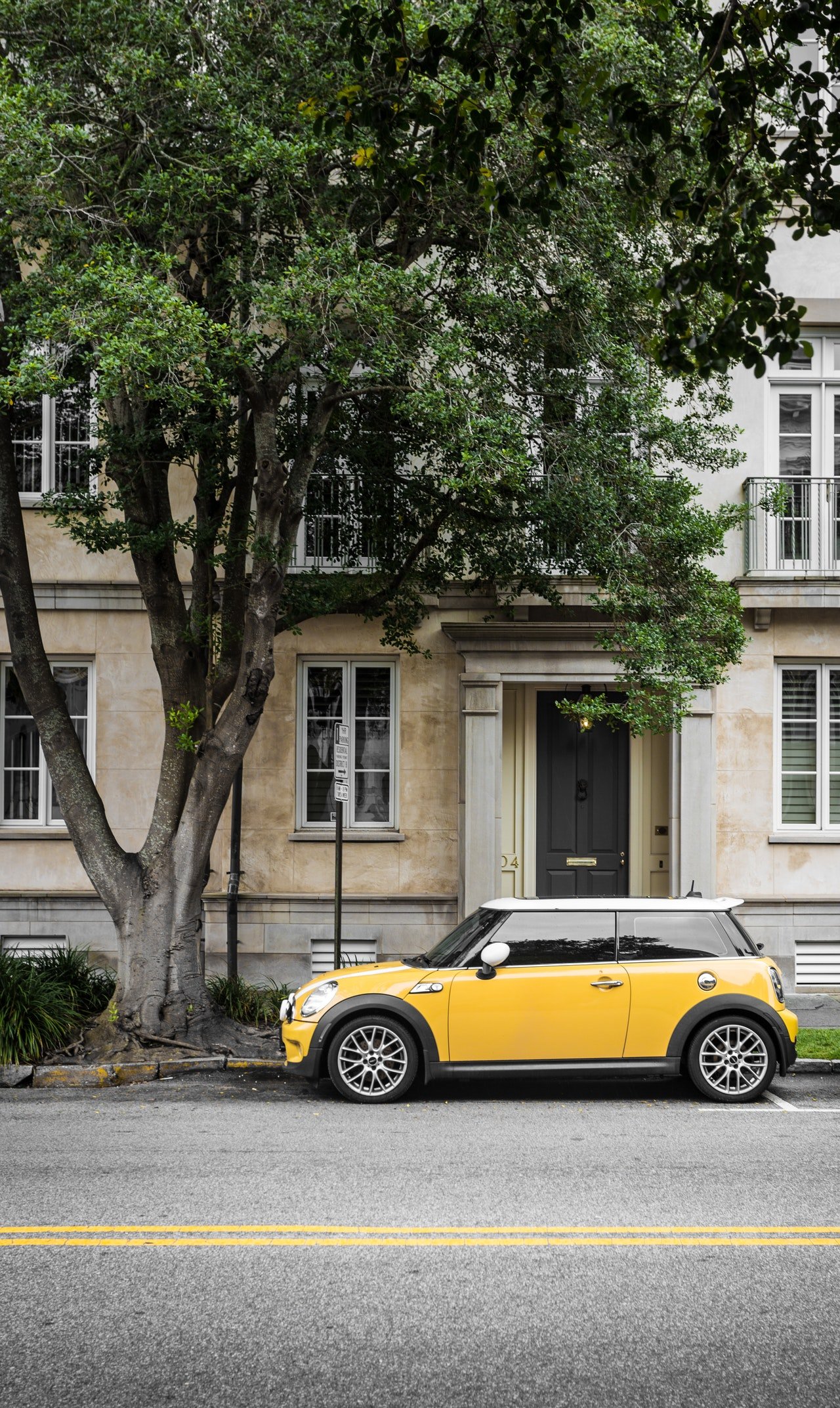 She drove off, hoping everything would be alright. | Source: Pexels