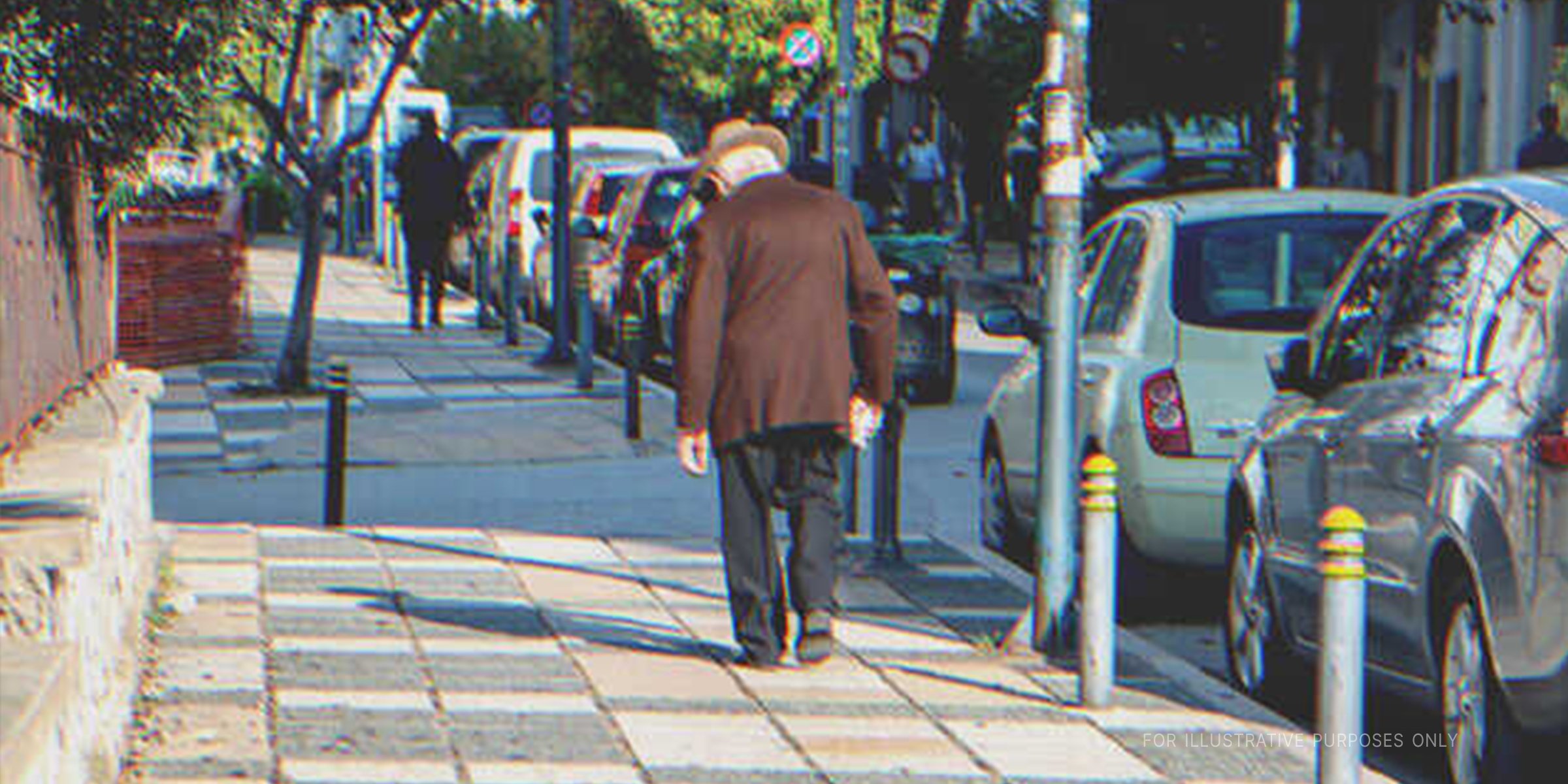 An old man on the street | Source: Shutterstock