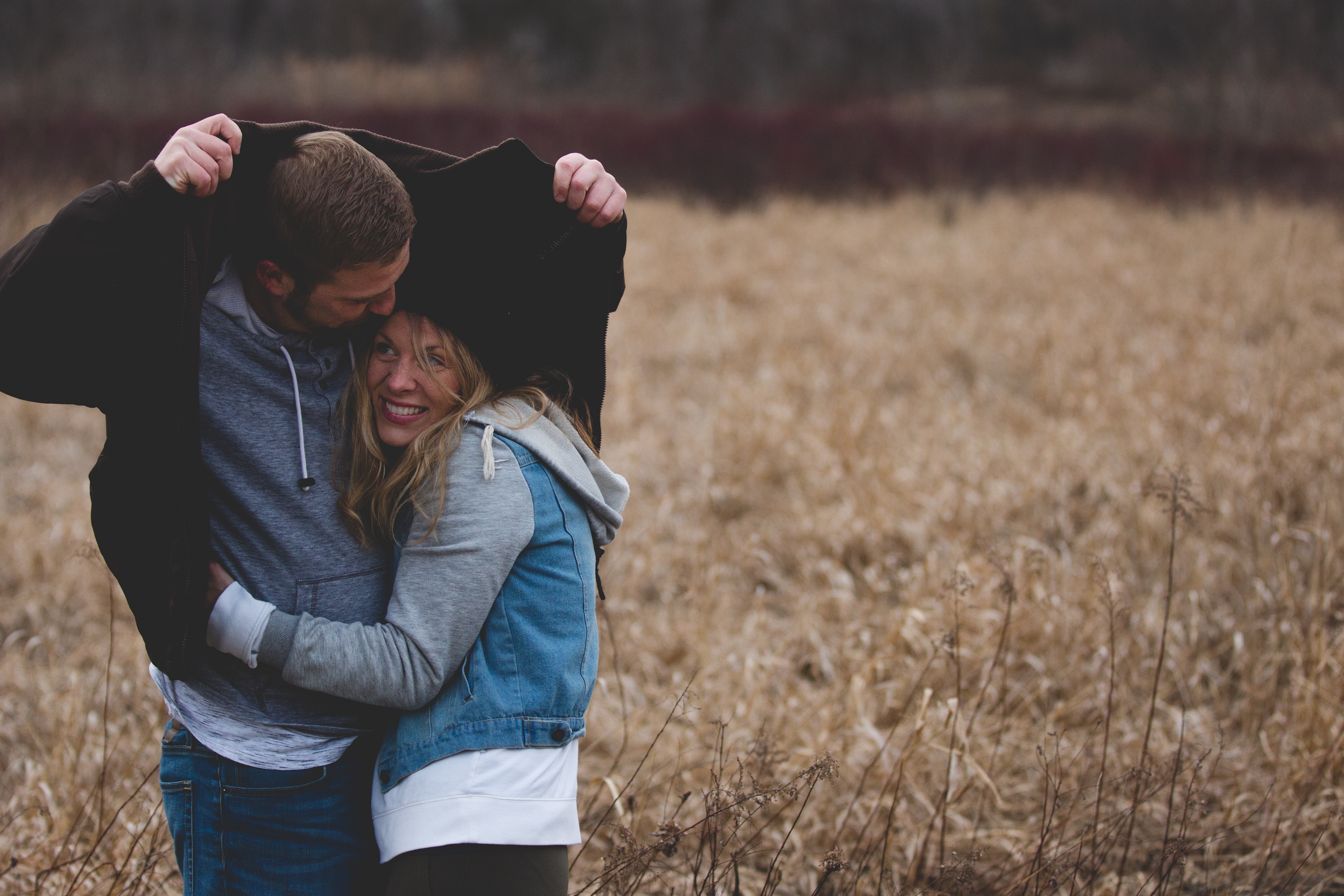 A couple embracing each other. | Source: Pexels