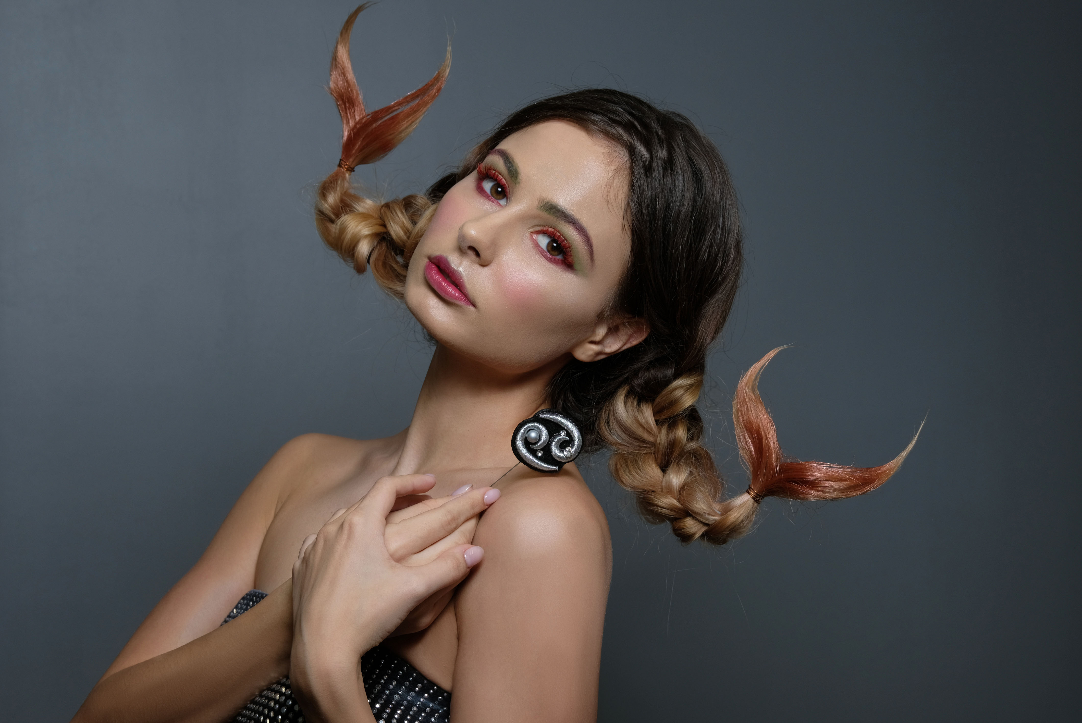 A girl holding the image of the zodiac sign Cancer | Source: Shutterstock