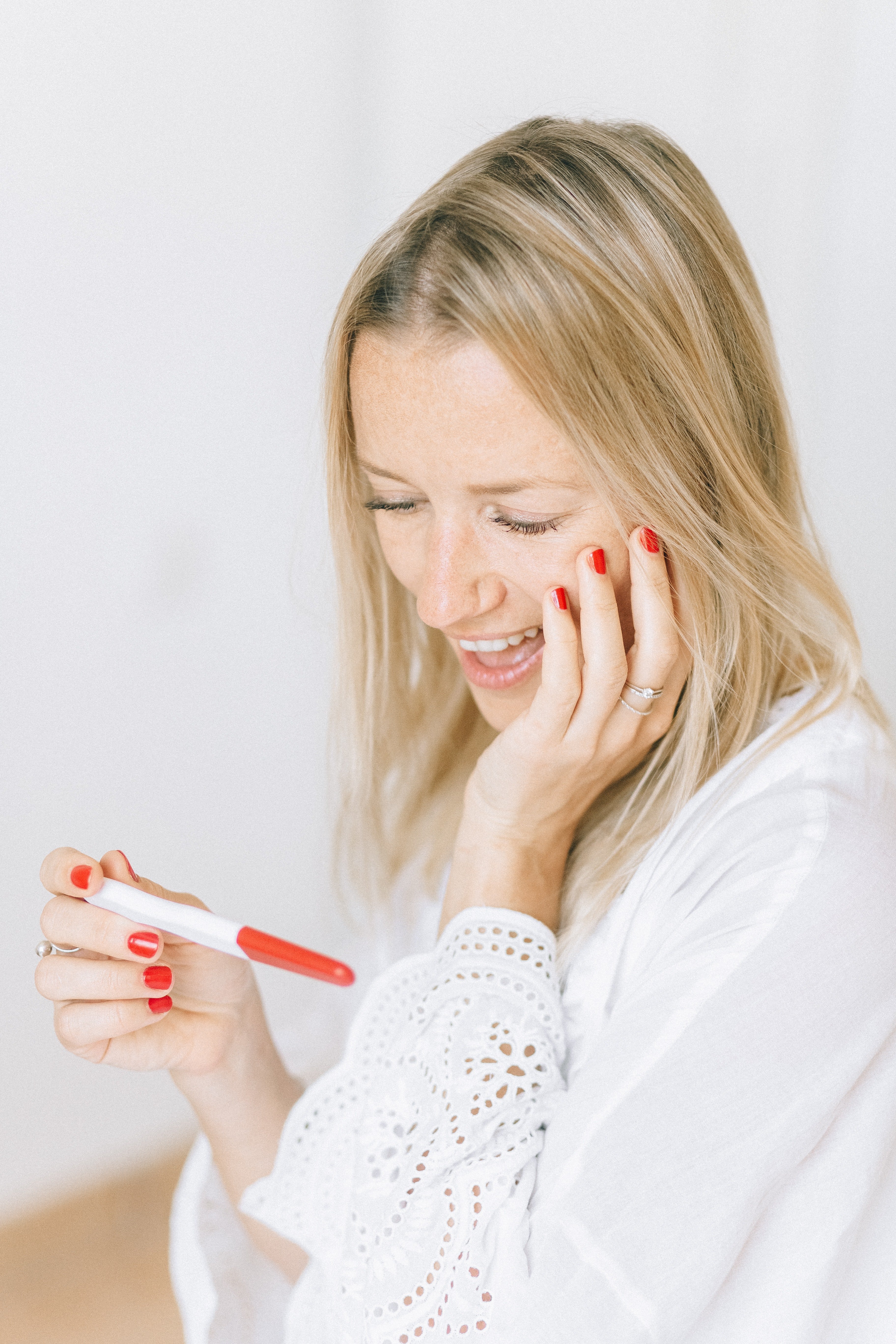 Melanie was over the moon when the test results showed two lines. | Source: Pexels