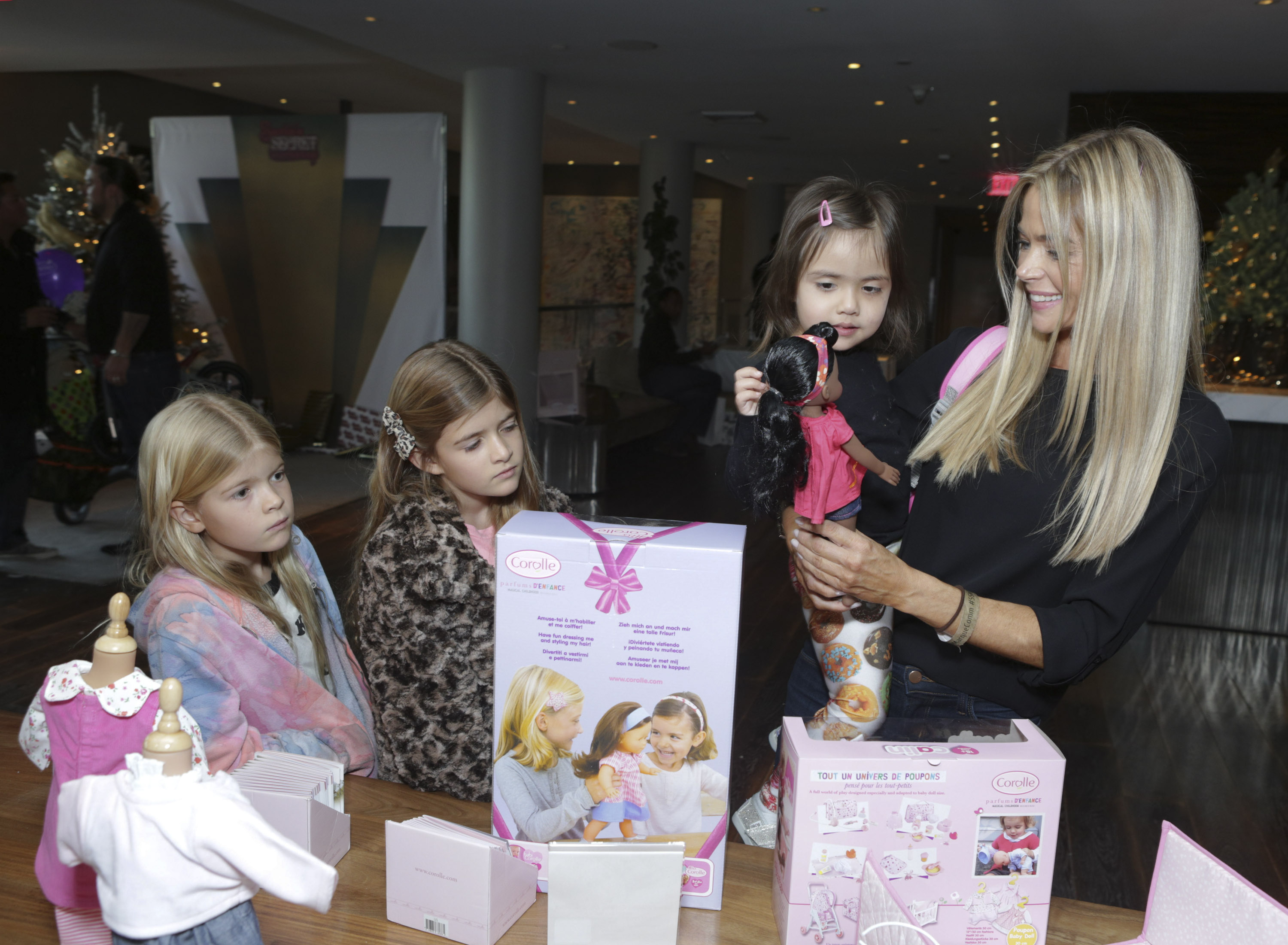 Denise Richards, Eloise Richards, Lola Sheen, and Sam Sheen attend the 3rd Annual Santa's Secret Workshop Benefiting LA Family Housing at Andaz Hotel in Los Angeles, California, on December 7, 2013 | Source: Getty Images