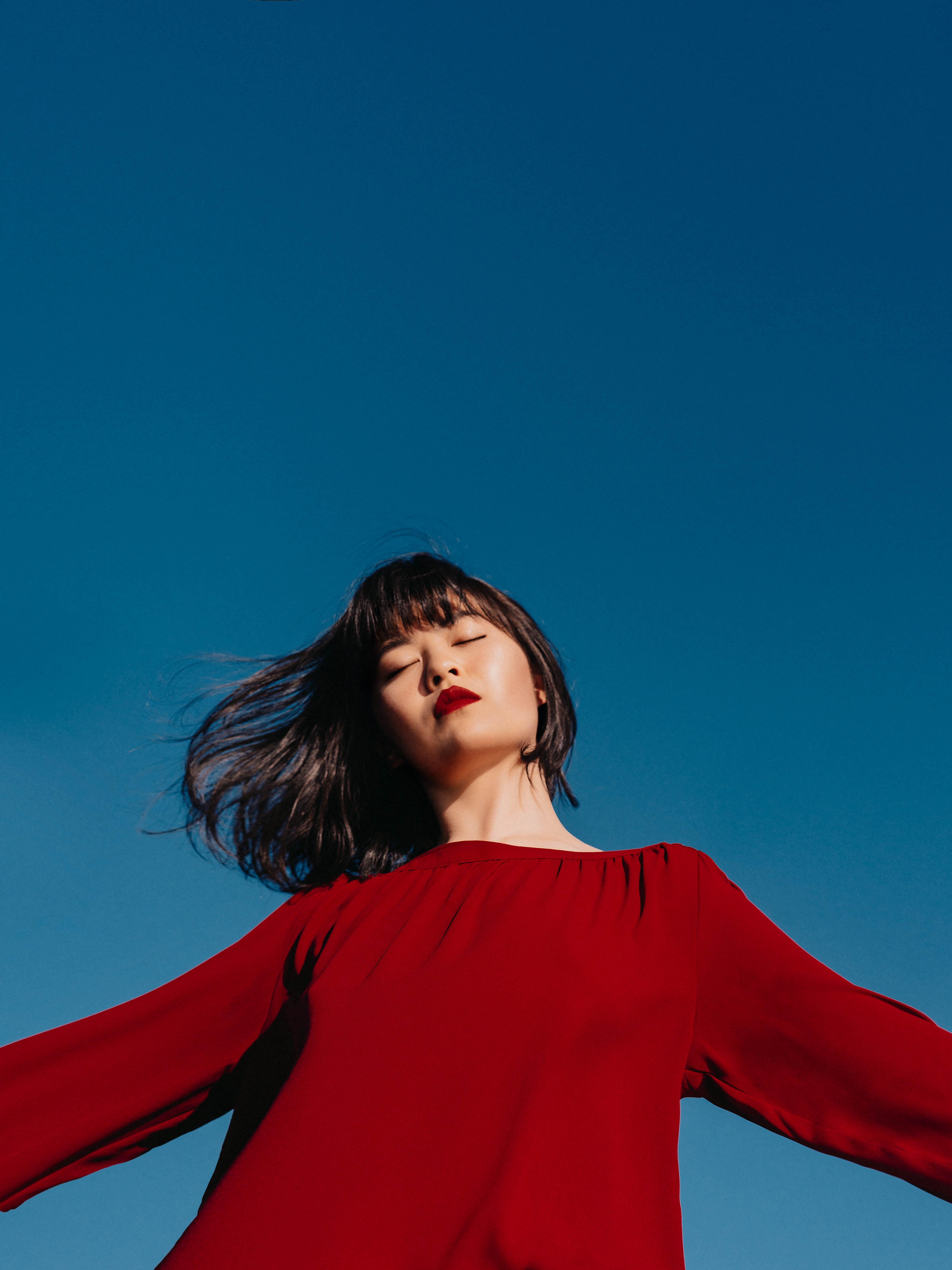 A woman in red.┃Source: Pexels