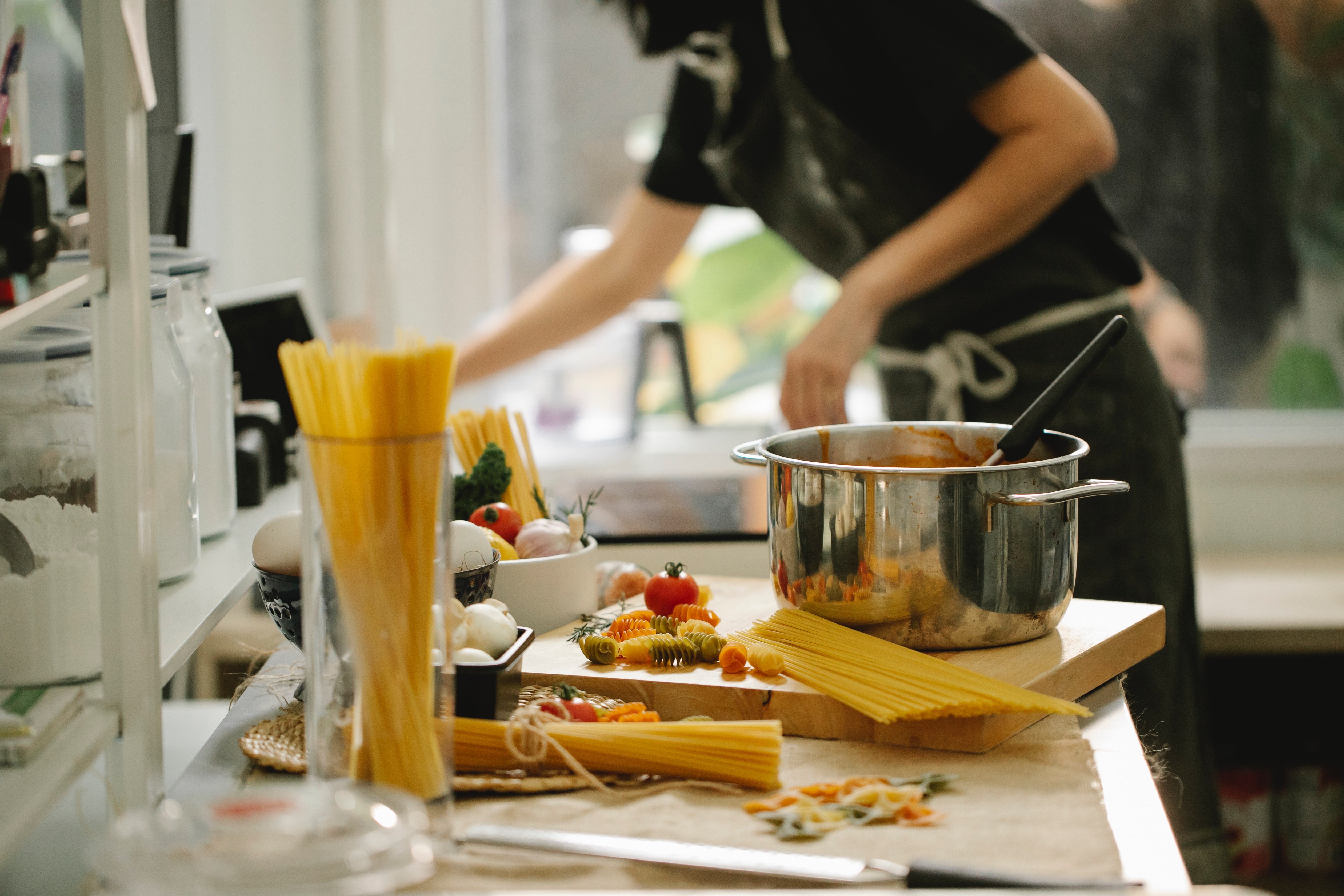 Susan prepared a warm dinner for the man. | Source: Pexels