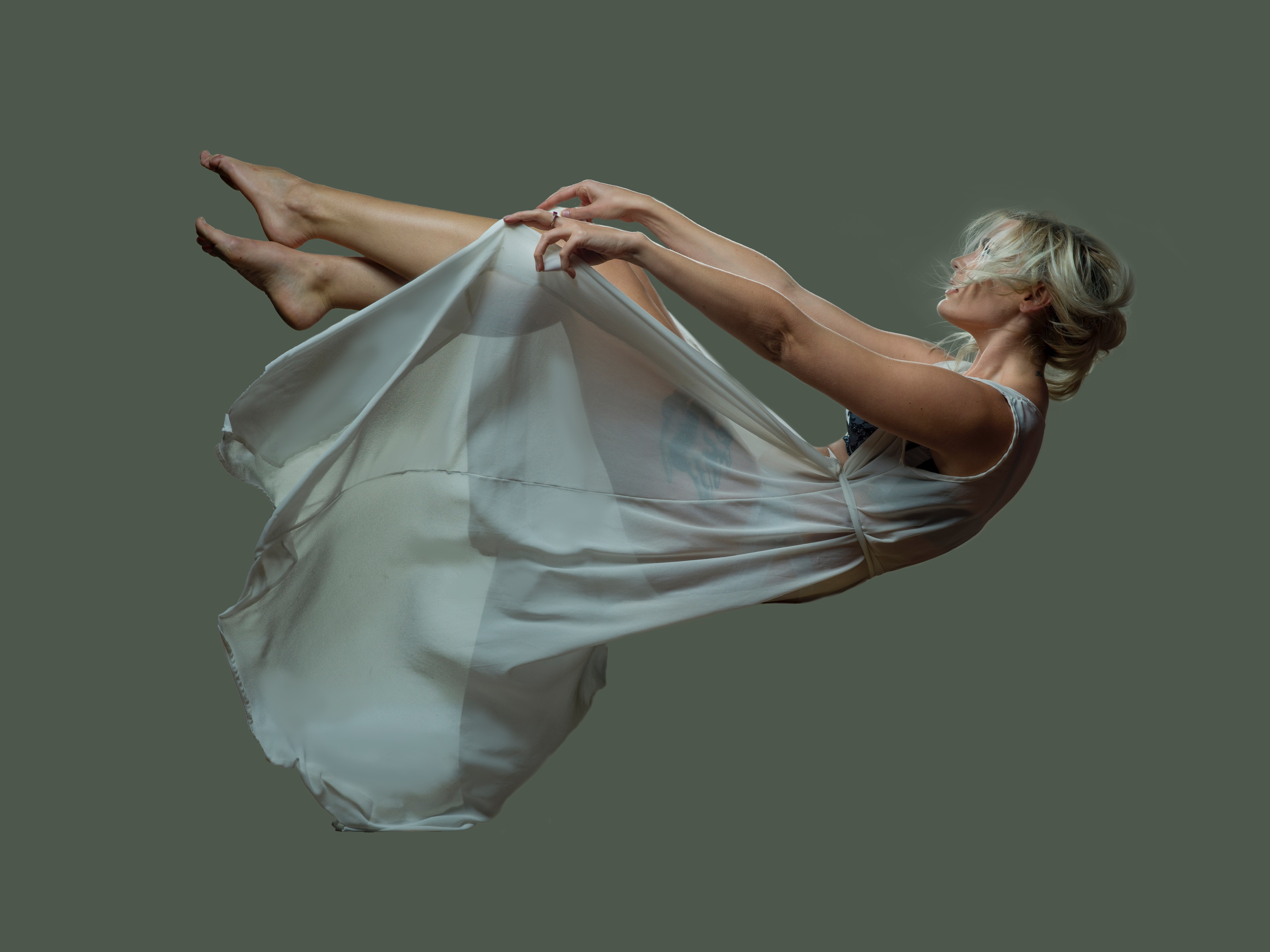 A woman falling. | Source: Pexels