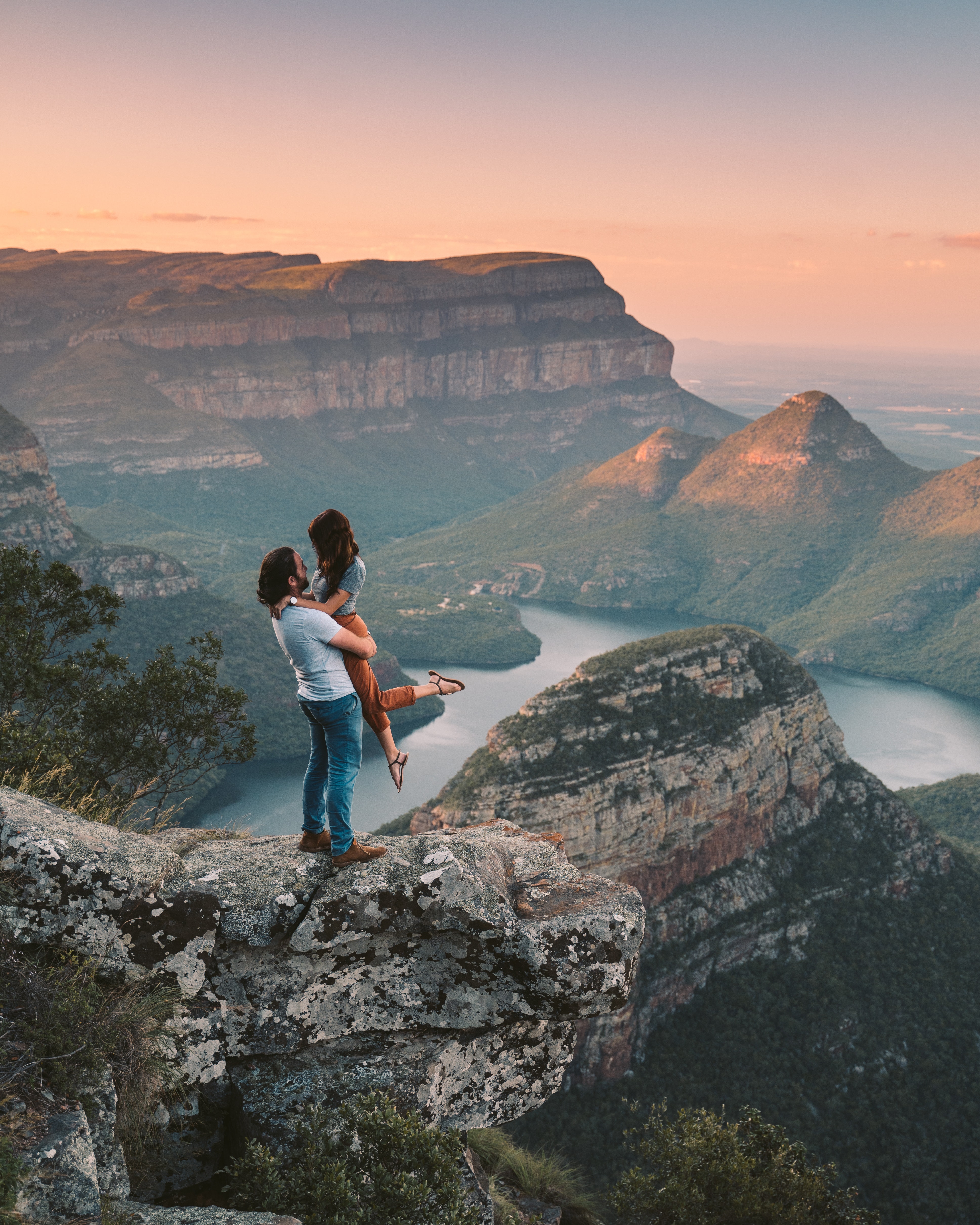 A couple enjoys a sweet moment on top of a mountain. | Source: Pexels