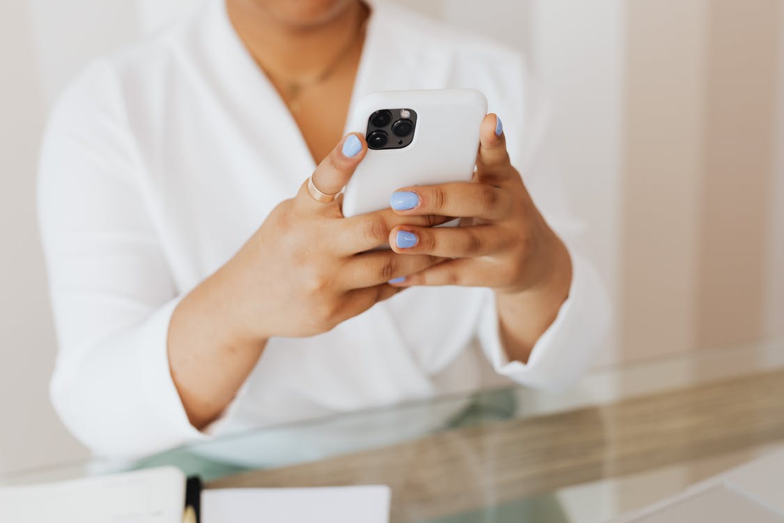 They called Sarah on FaceTime. | Source: Pexels