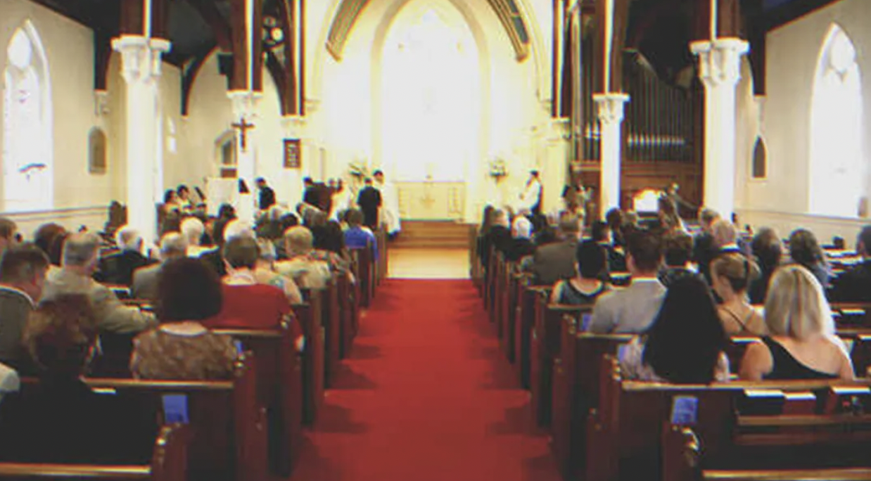 Ceremonia de boda en iglesia | Fuente: Shutterstock
