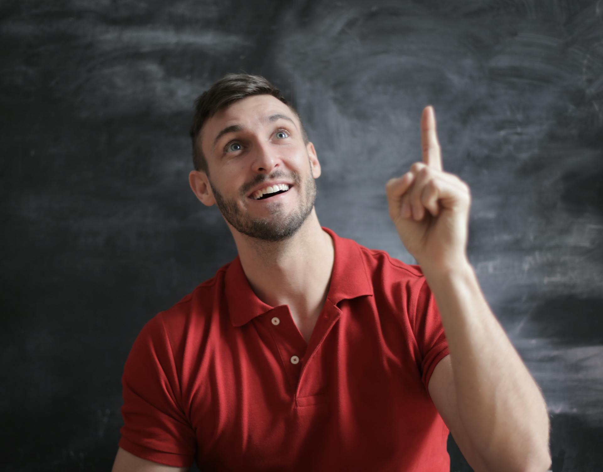 A man looking at the ceiling with his finger pointing upwards | Source: Pexels