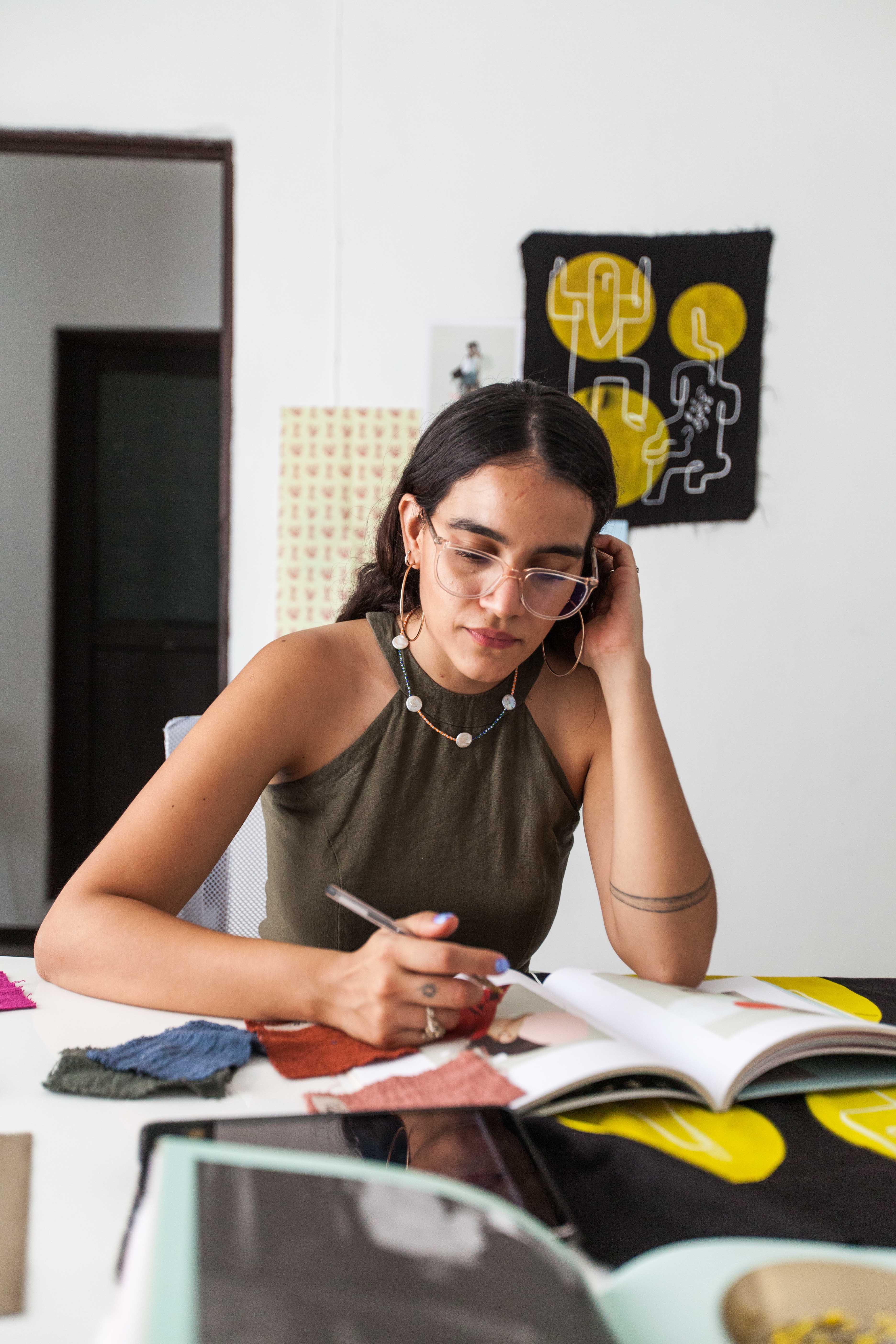 A woman working. | Source: Pexels