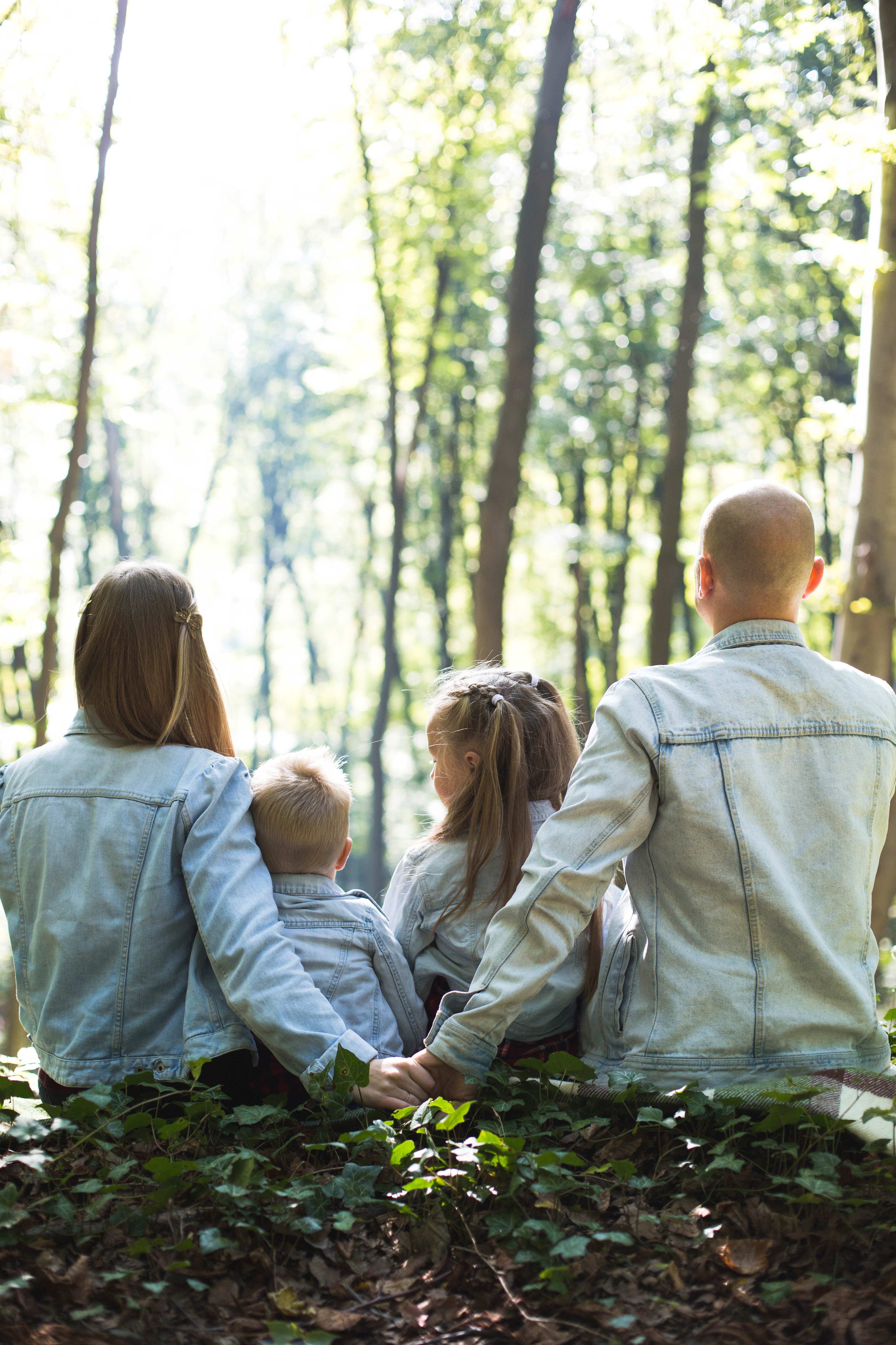 While Travis was alive, the Santons were a happy family. | Source. Unsplash