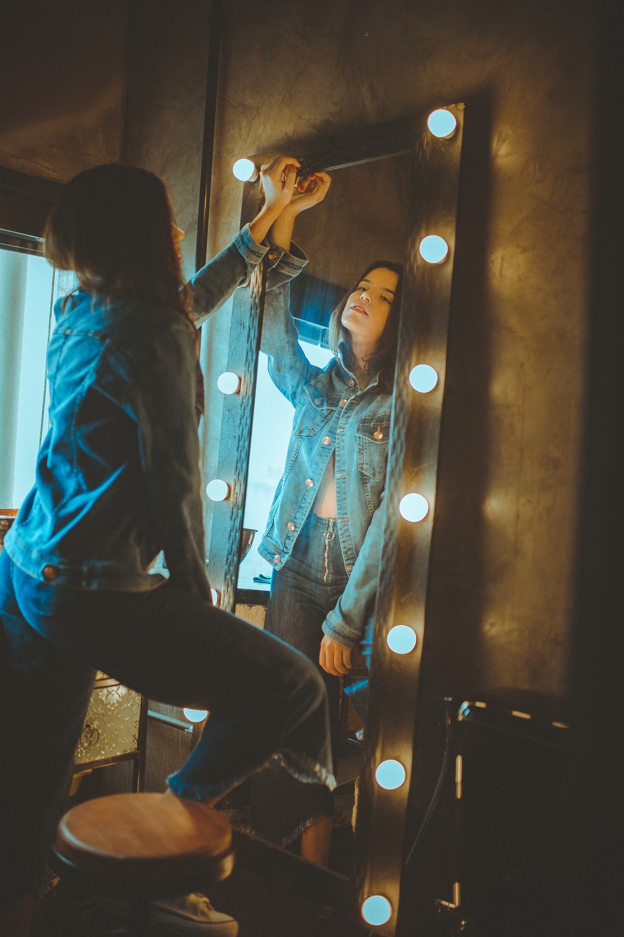 Megan wore the jacket in front of a mirror, and suddenly discovered something in the pocket. | Source: Pexels