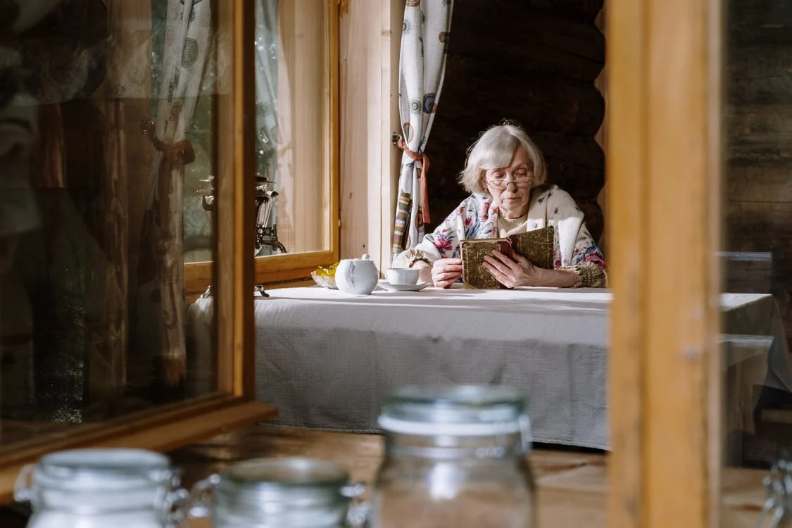 Linda's mornings consisted of drinking coffee, but she decided to grab her book and read outside. | Source: Pexels