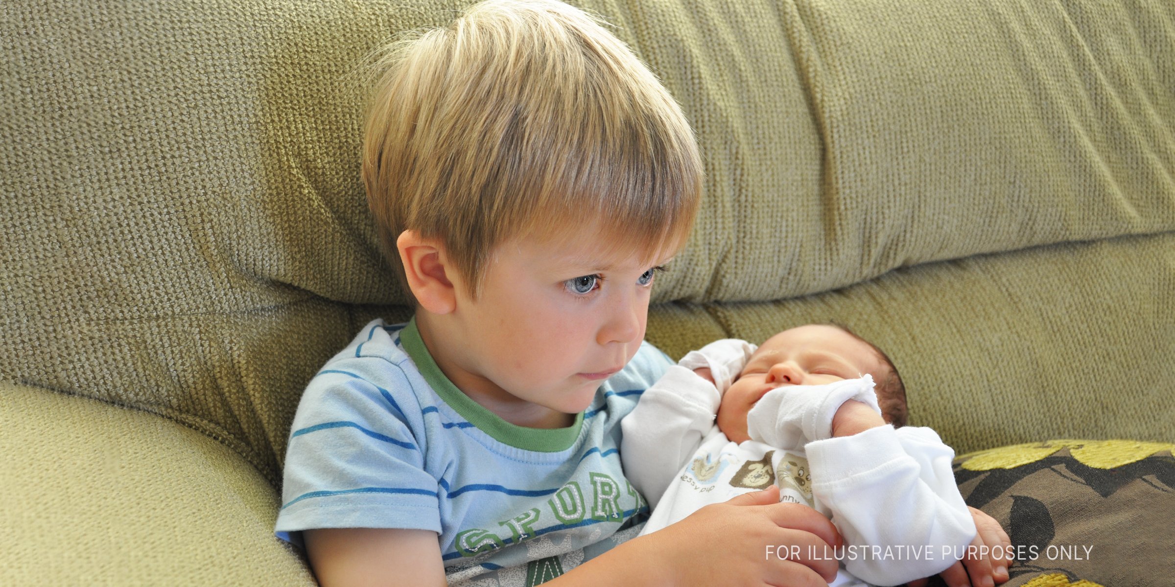 Little Boy Cradling His Baby Sister | Source: Flickr/meemal (CC BY 2.0)
