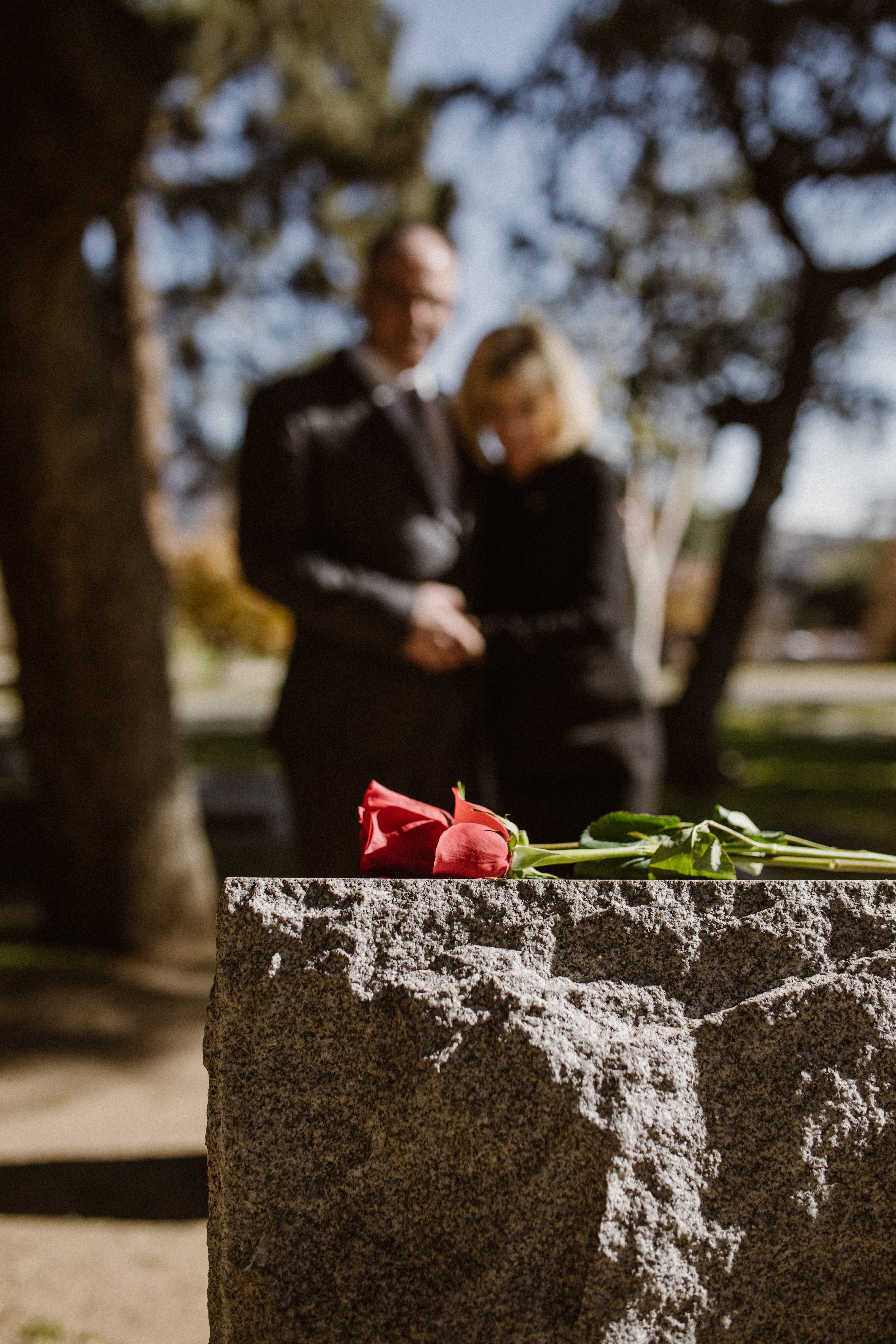 Betty and Simon were reunited at the cemetery. | Source: Pexels