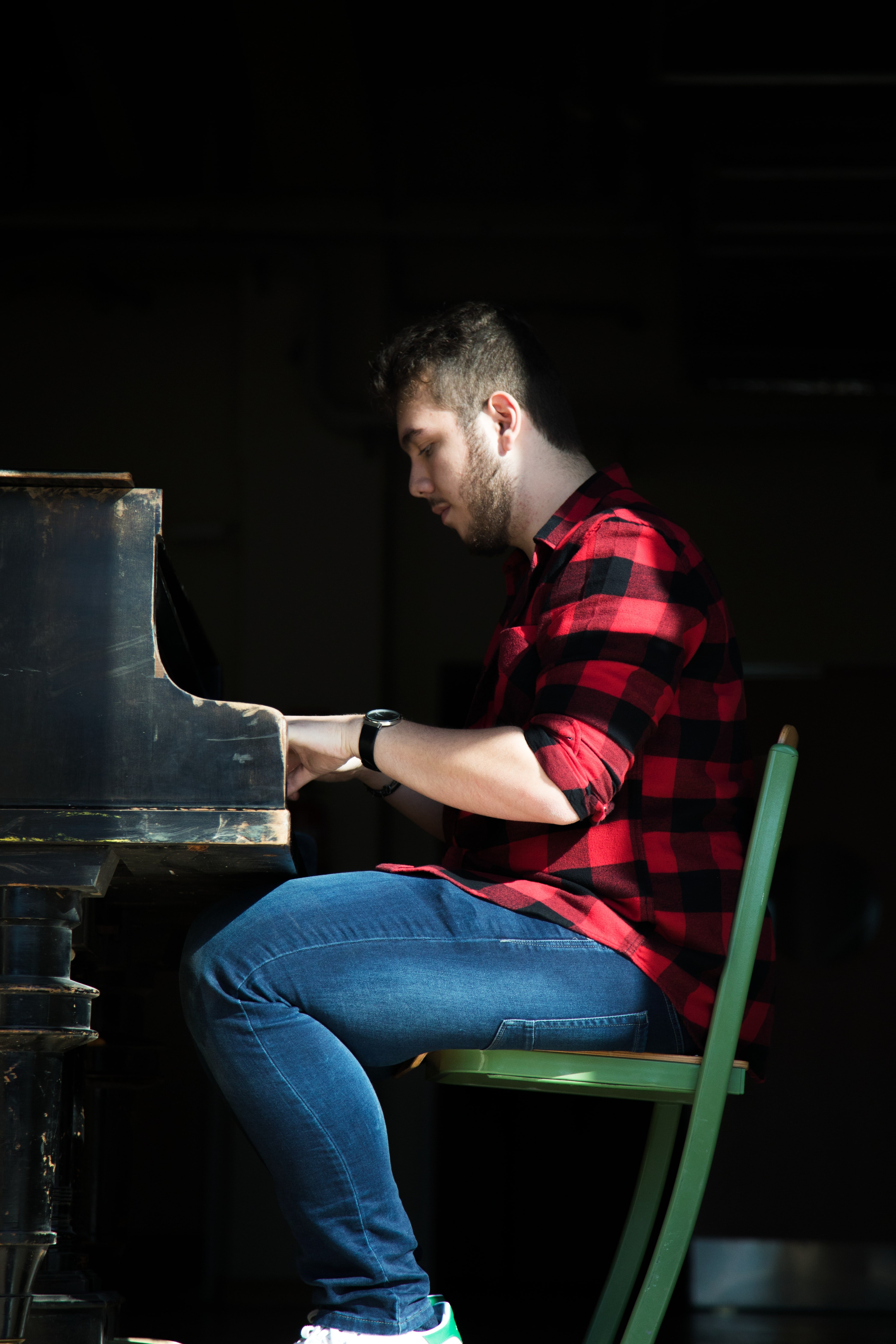 Sam was stunned when he heard Alex play the piano. | Source: Unsplash