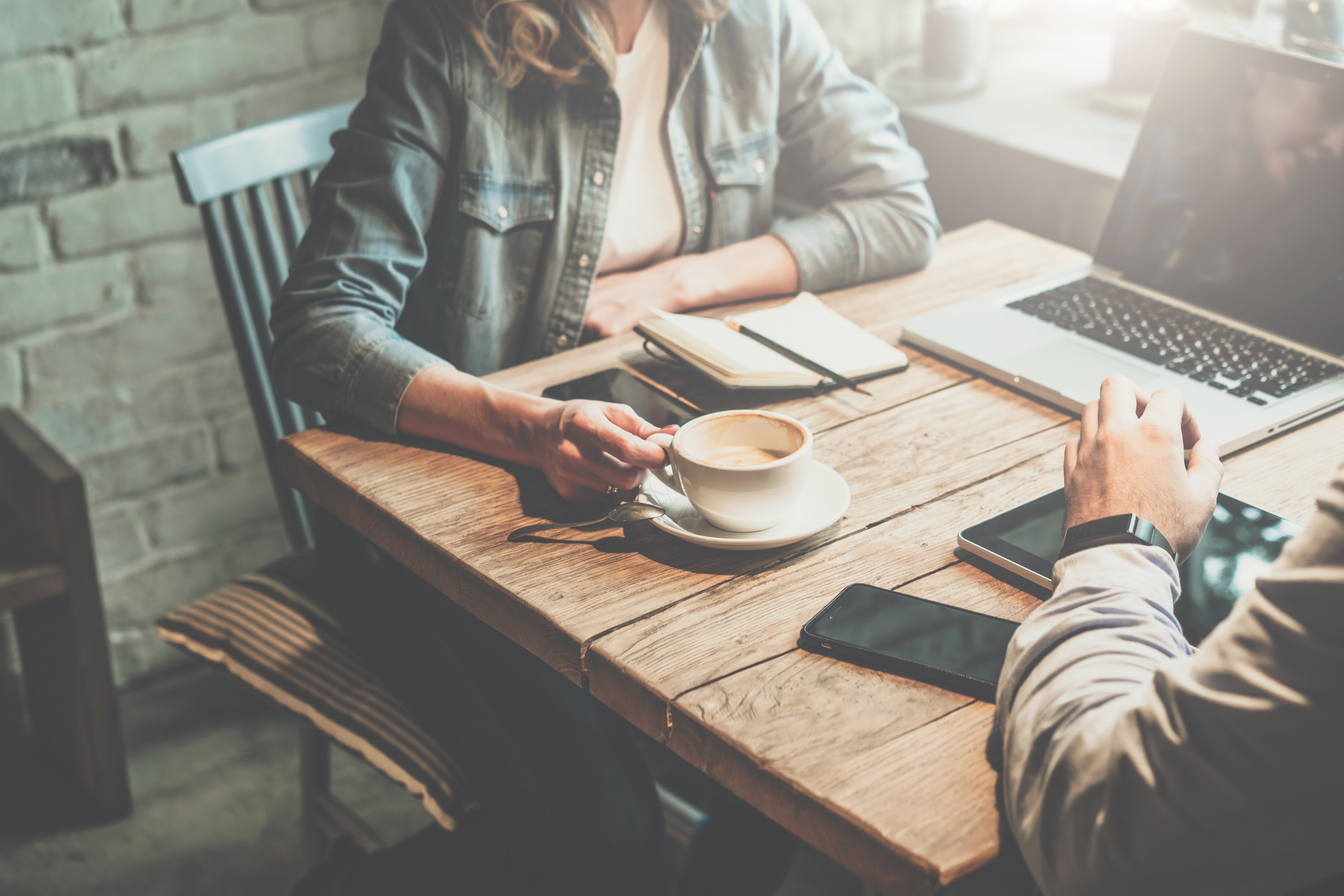 Kelsey met with Geraldine's son for coffee but later realized they really liked each other | Source: Shutterstock