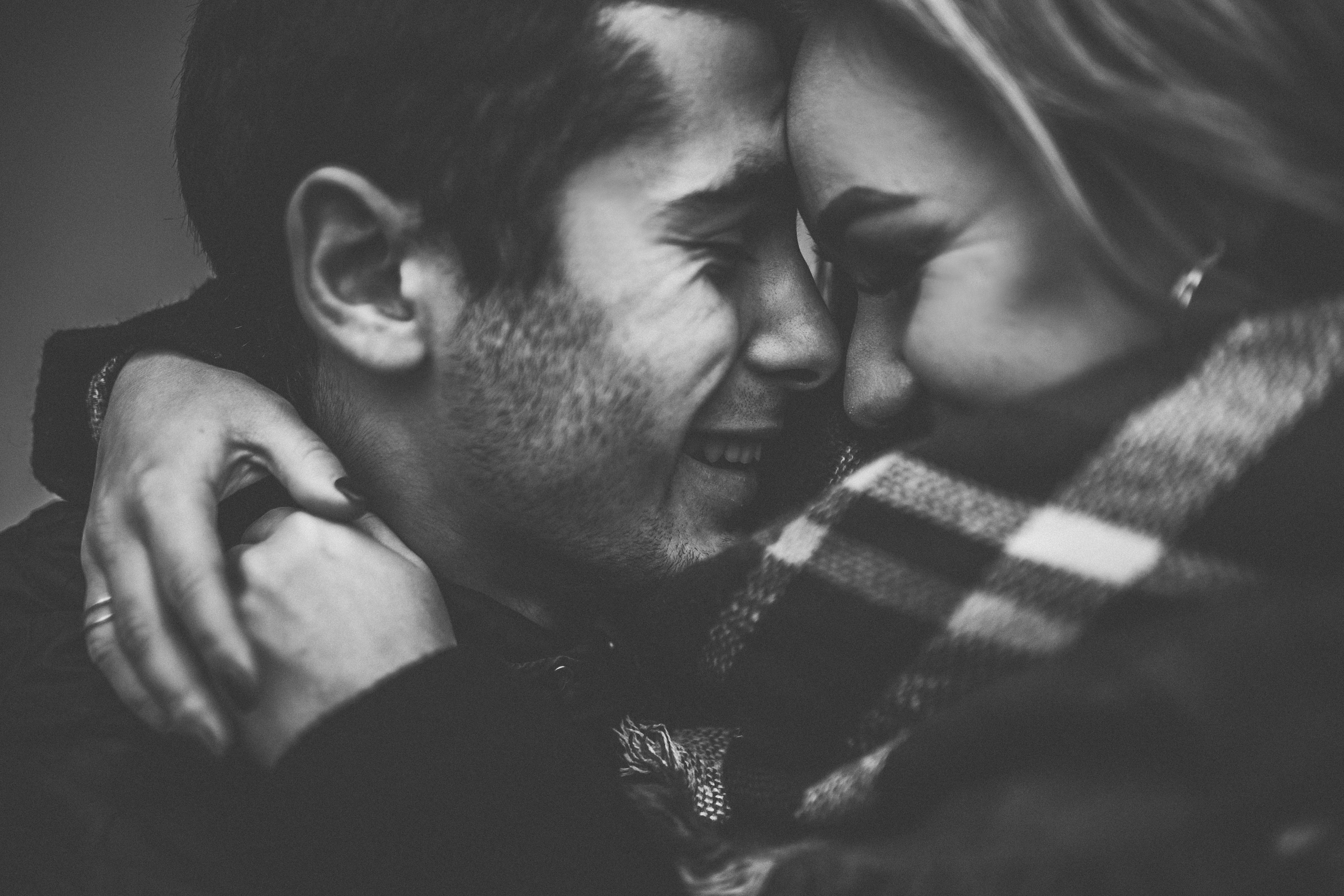 A close up of a couple in an embrace | Source: Shutterstock