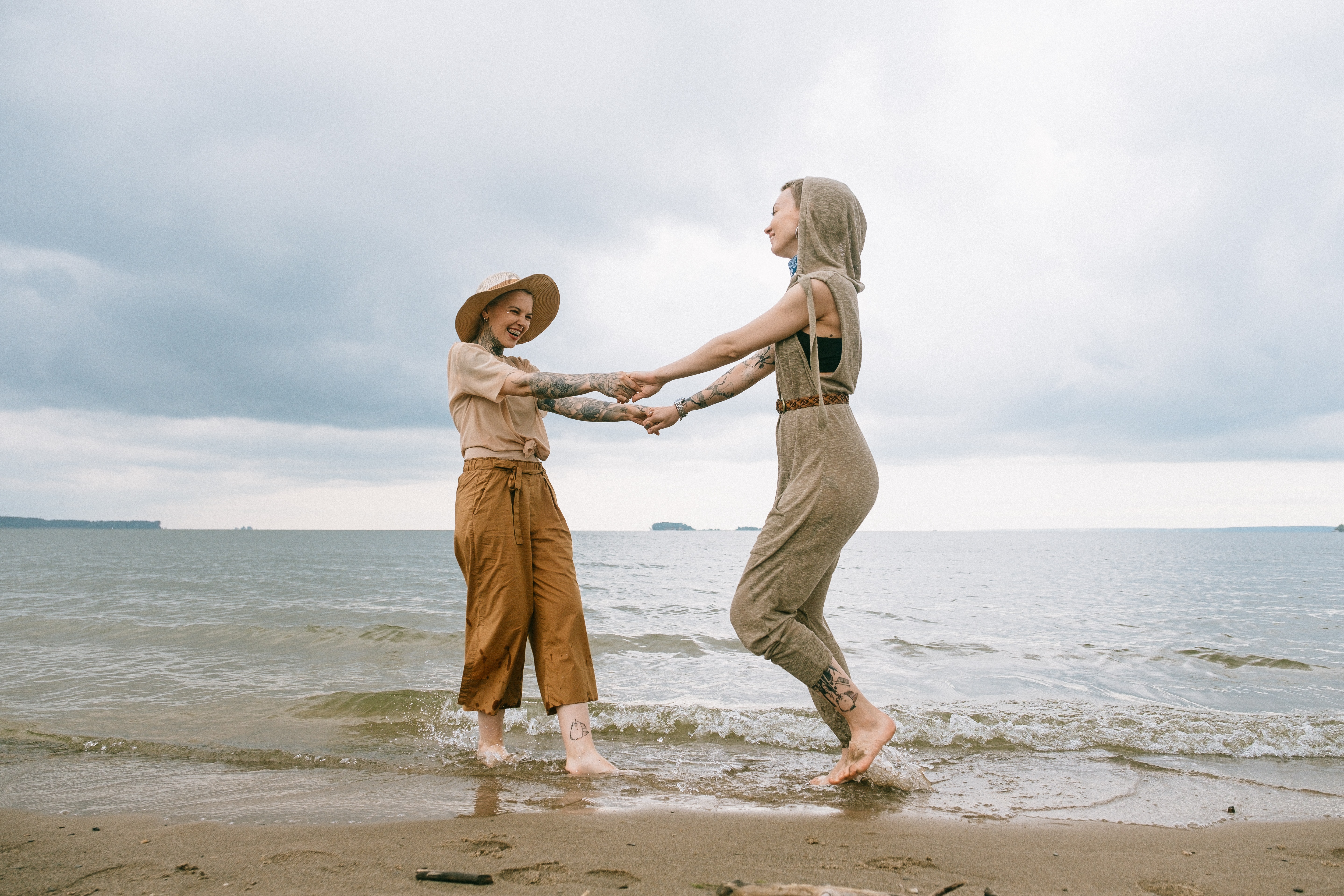 Two women dancing on the beach. | Source: Pexels
