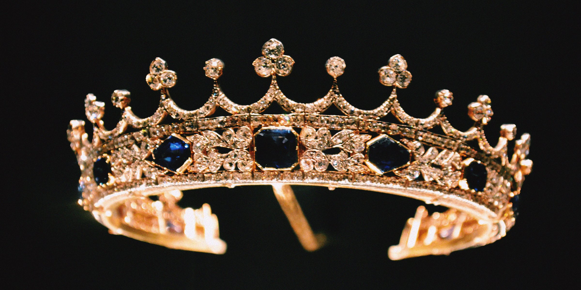 Photo of a crown | Source: Unsplash