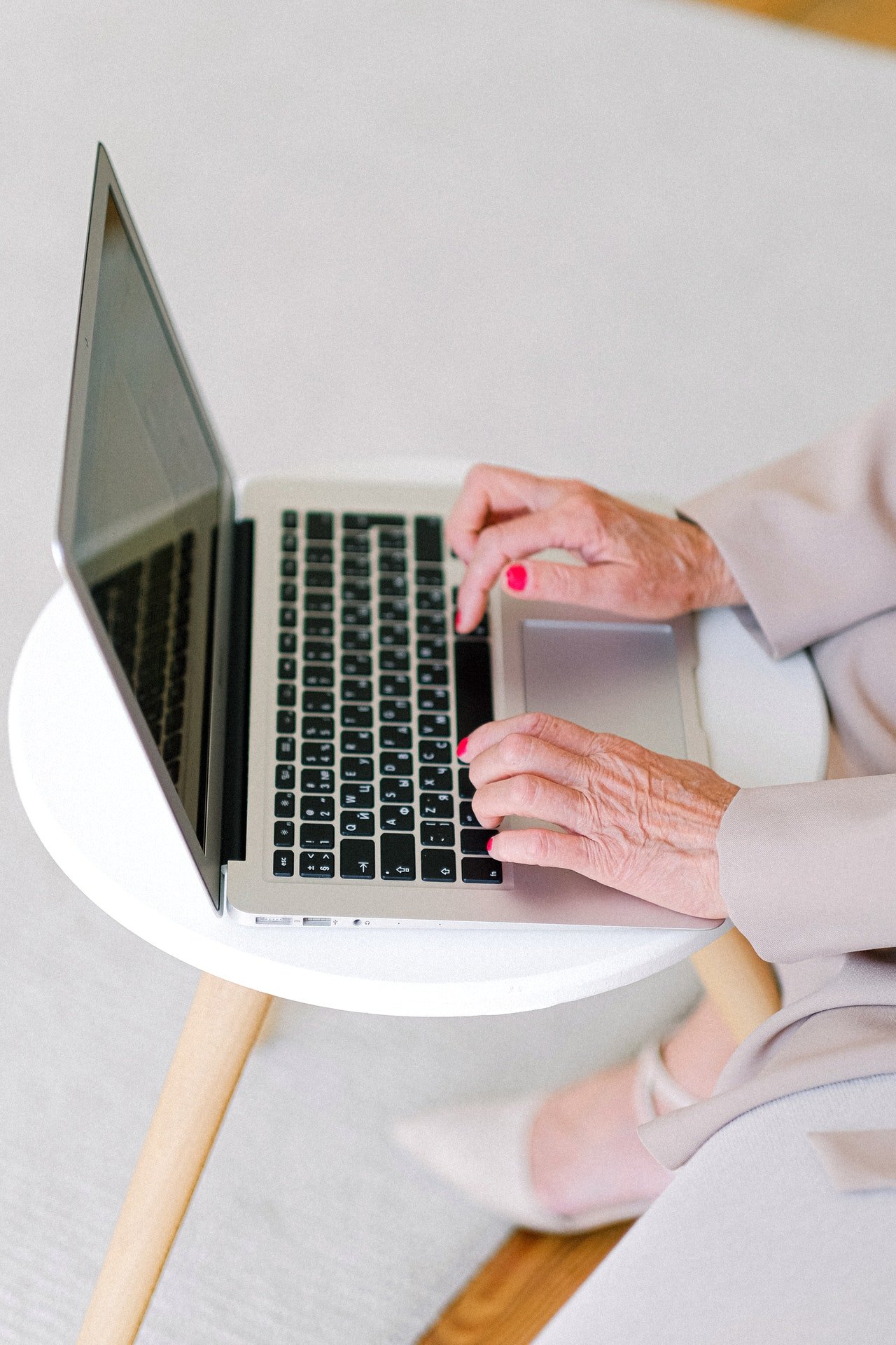 She saw a post online that gave her clues. | Source: Pexels