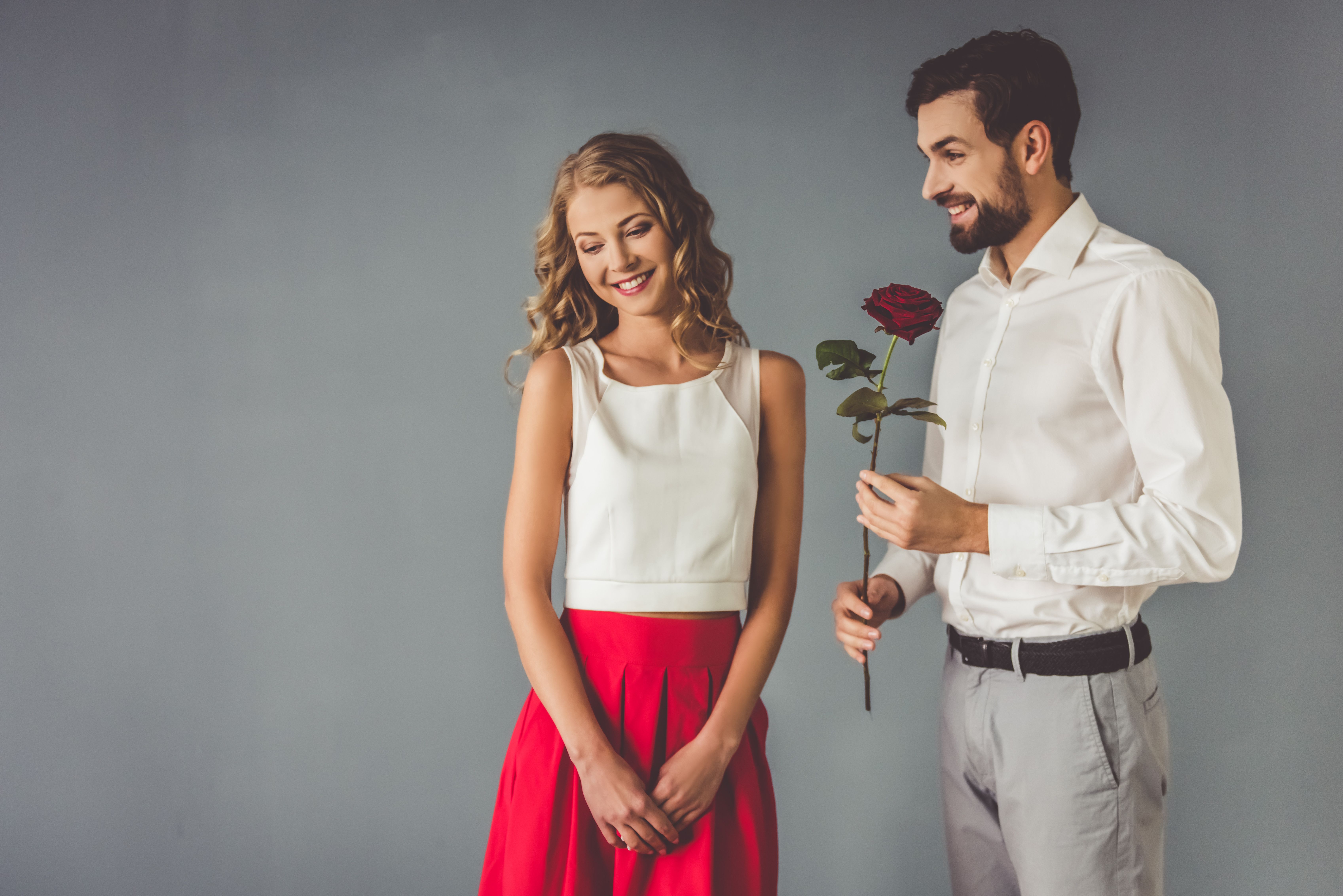 A man giving a woman flowers. | Source: Shutterstock