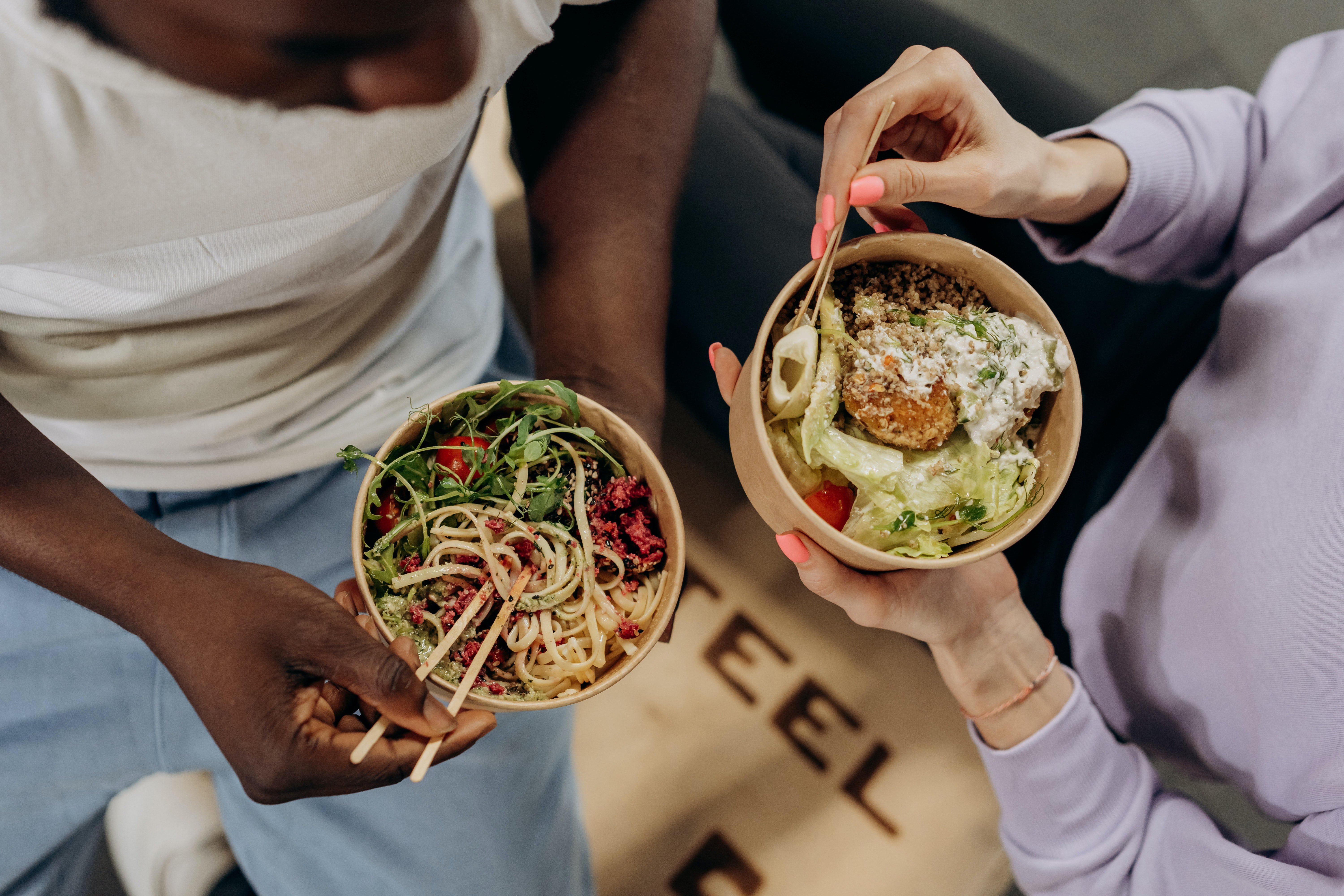 Sophia invited Shirley to dinner to get her mind off things. | Source: Pexels