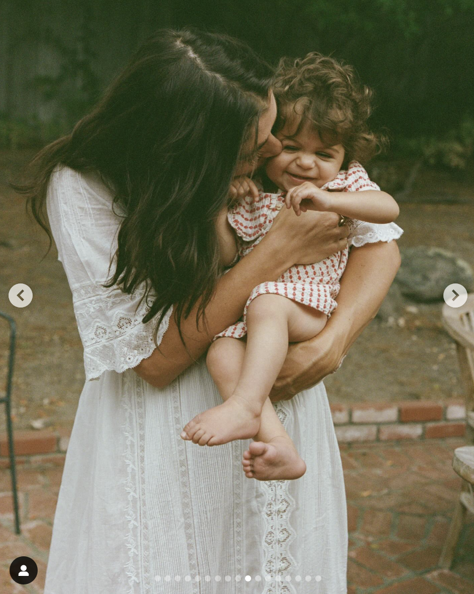 Rebecca Wylie Simms is pictured kissing her daughter, as seen in a photo dated January 21, 2025 | Source: Instagram/mothermag