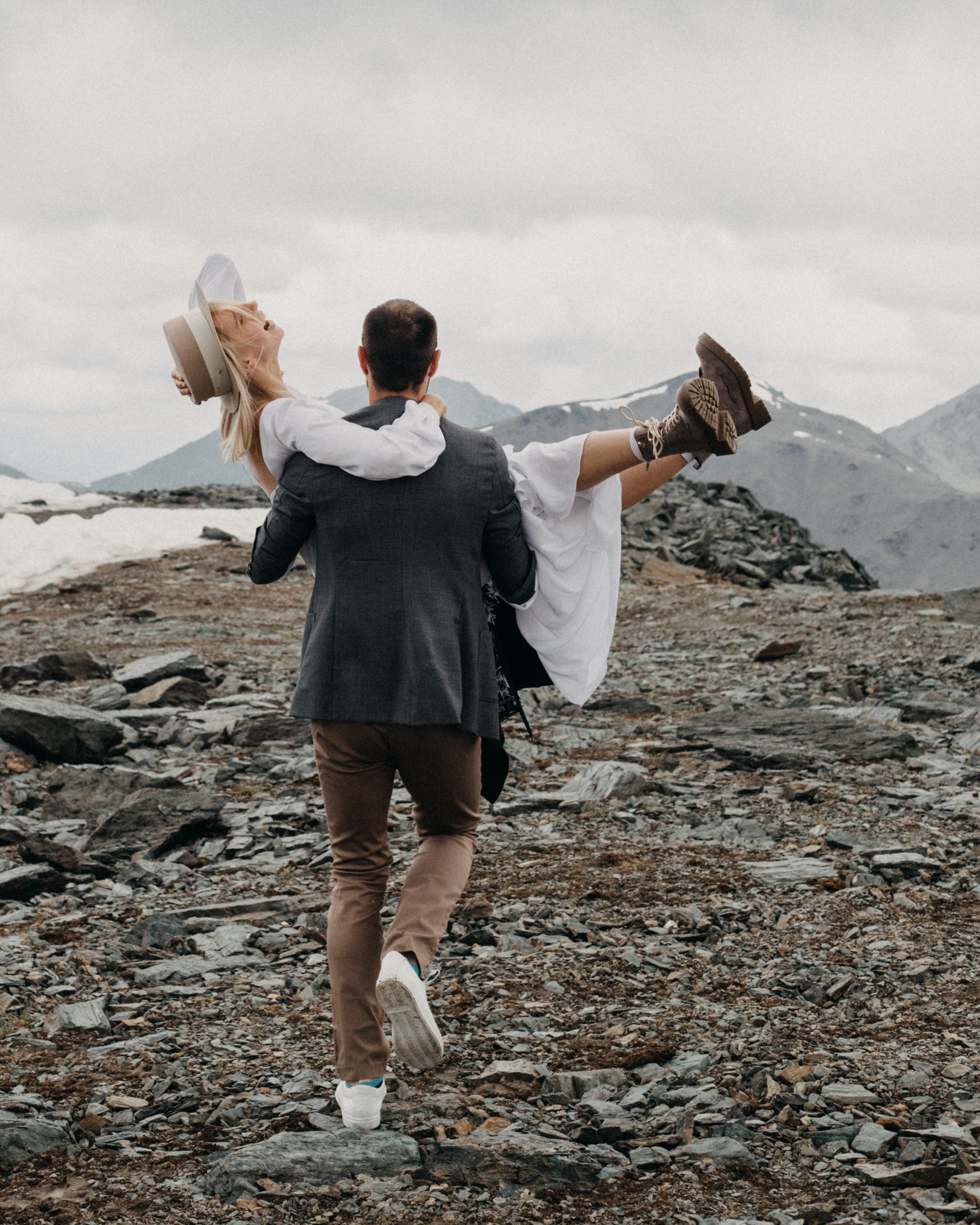 A couple having fun together. | Source: Pexels