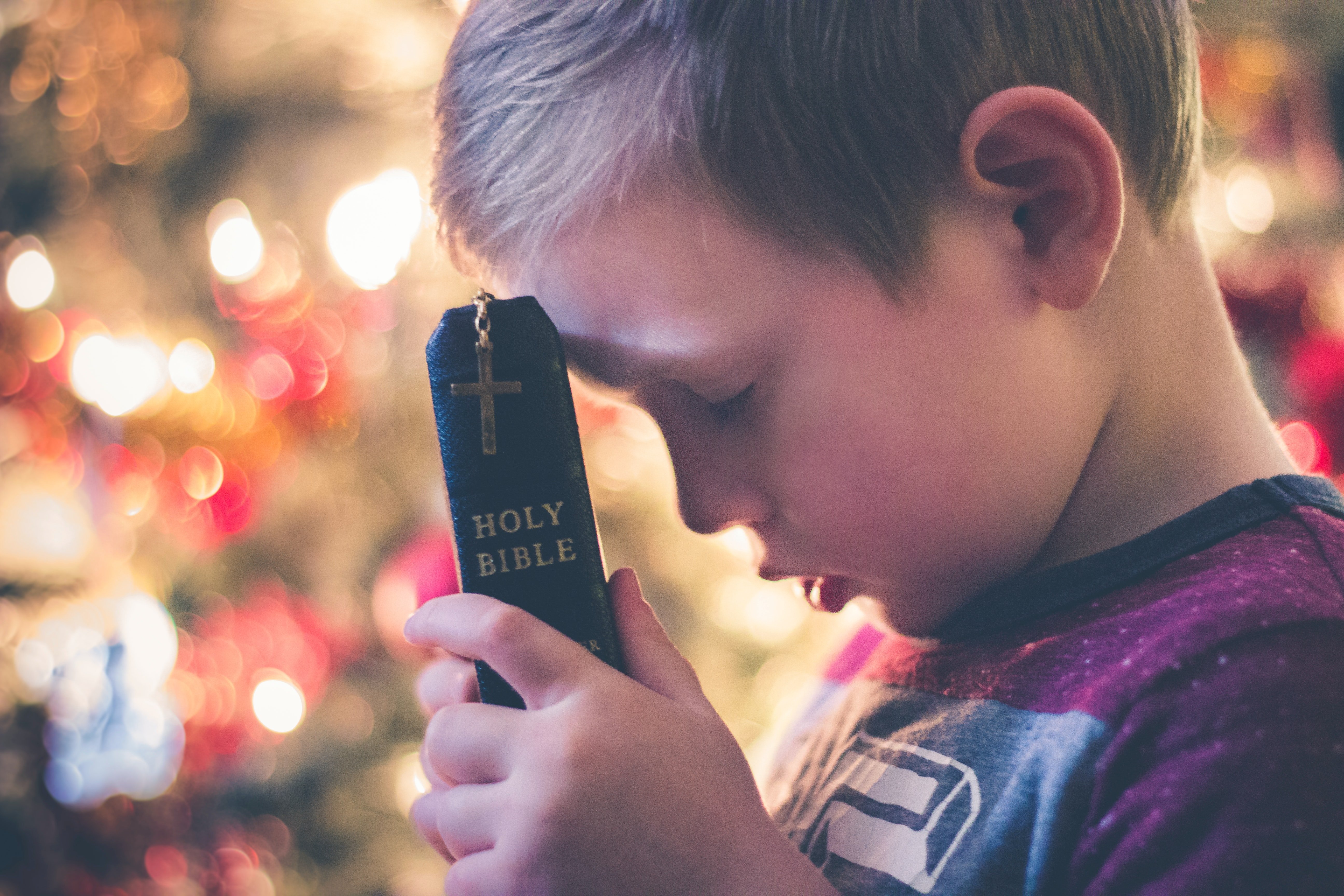 Louie begged God to change his mom's mind & make her spend time with him. | Source: Unsplash