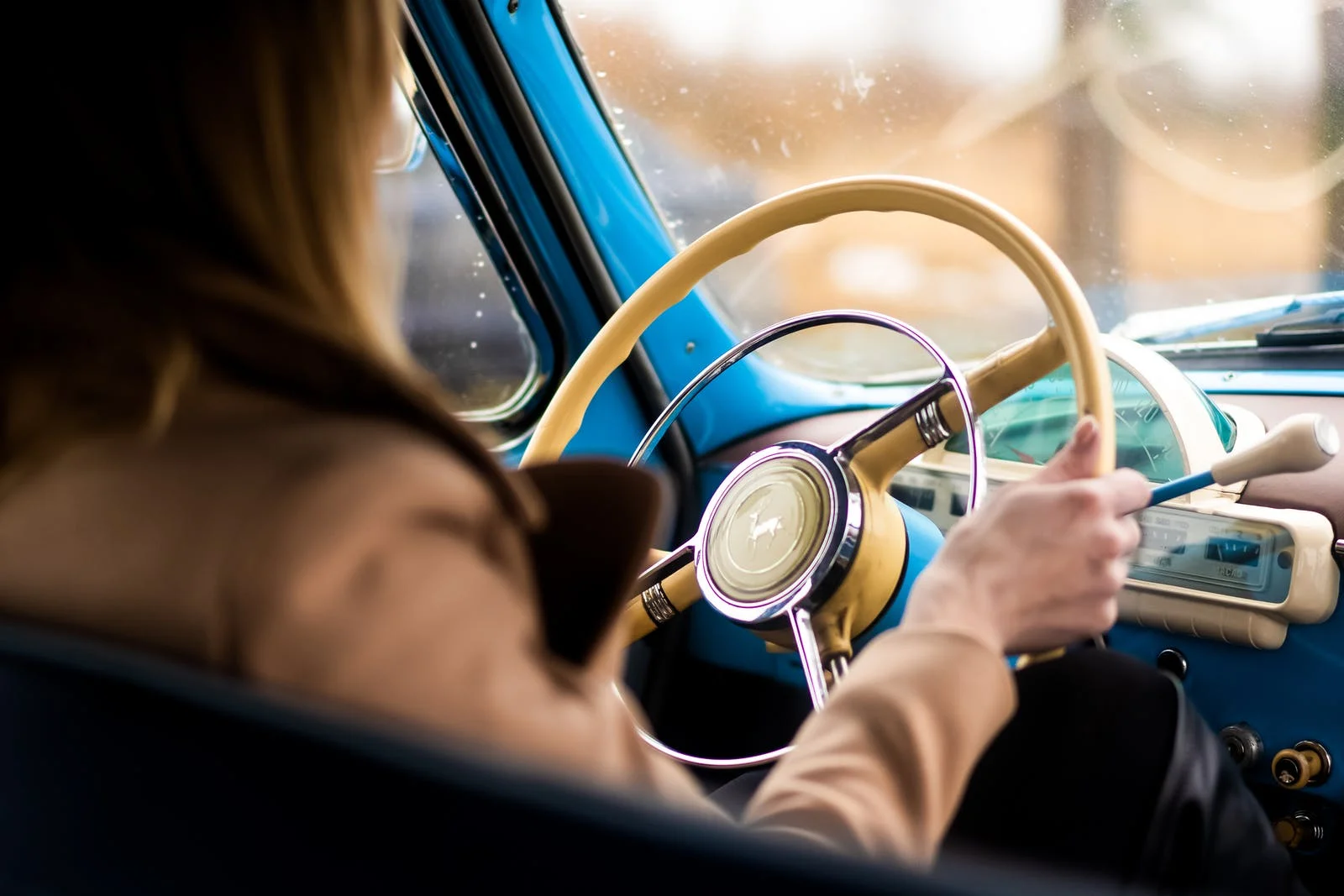 A stranger stopped next to him in her car. | Source: Pexels