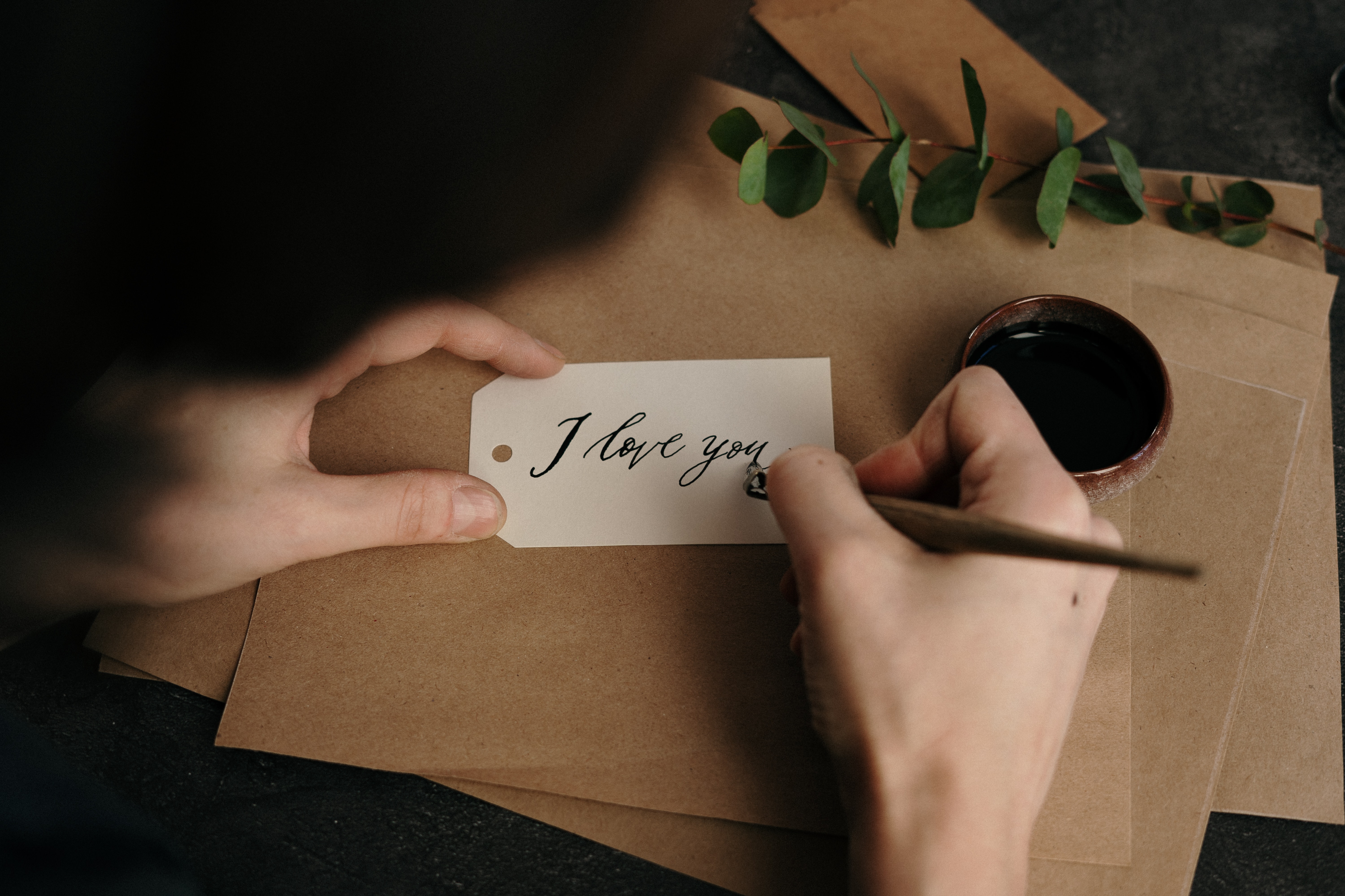 Man writing "I love you." | Source: Pexels