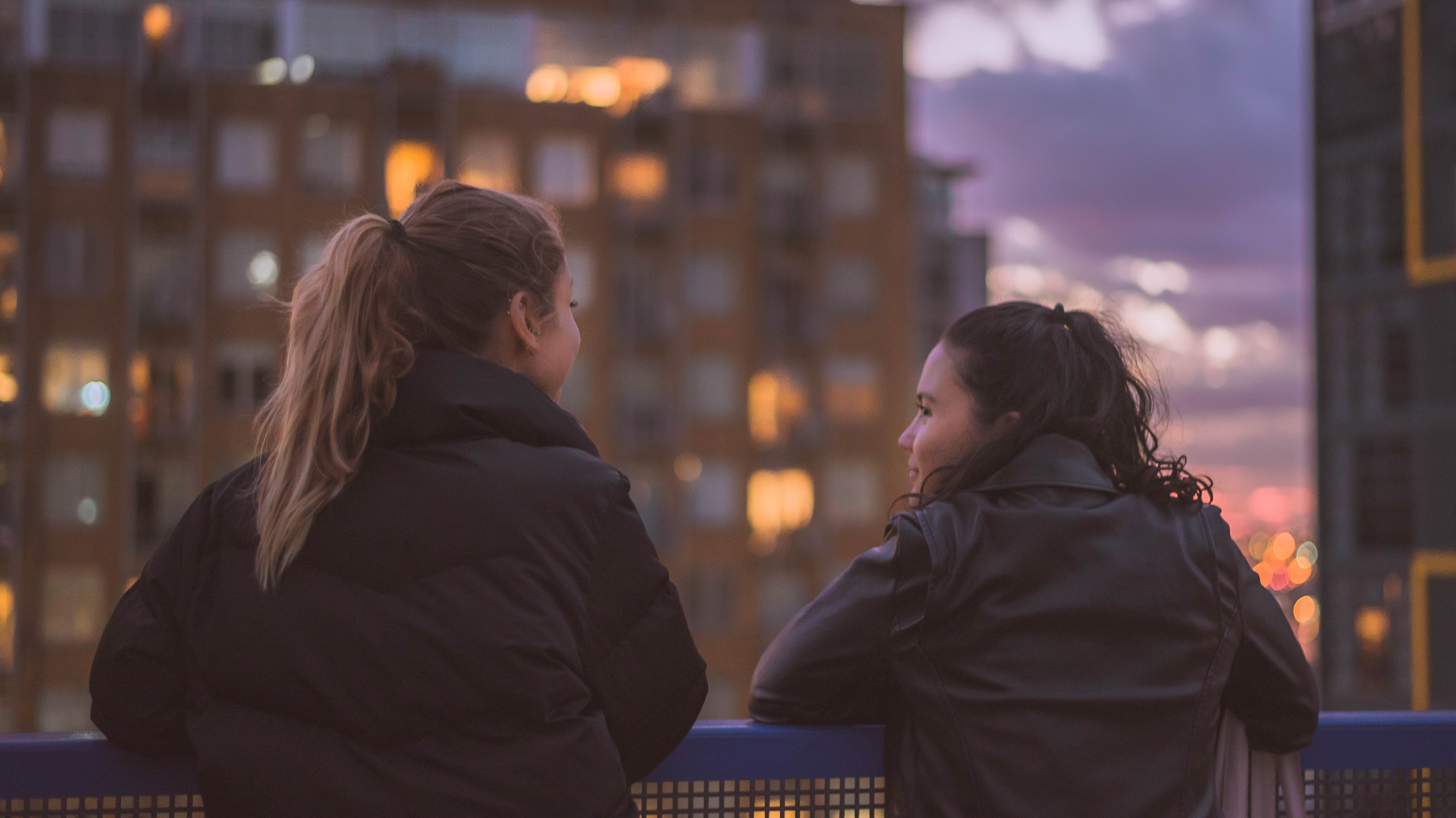 Dos chicas | Fuente: Unsplash