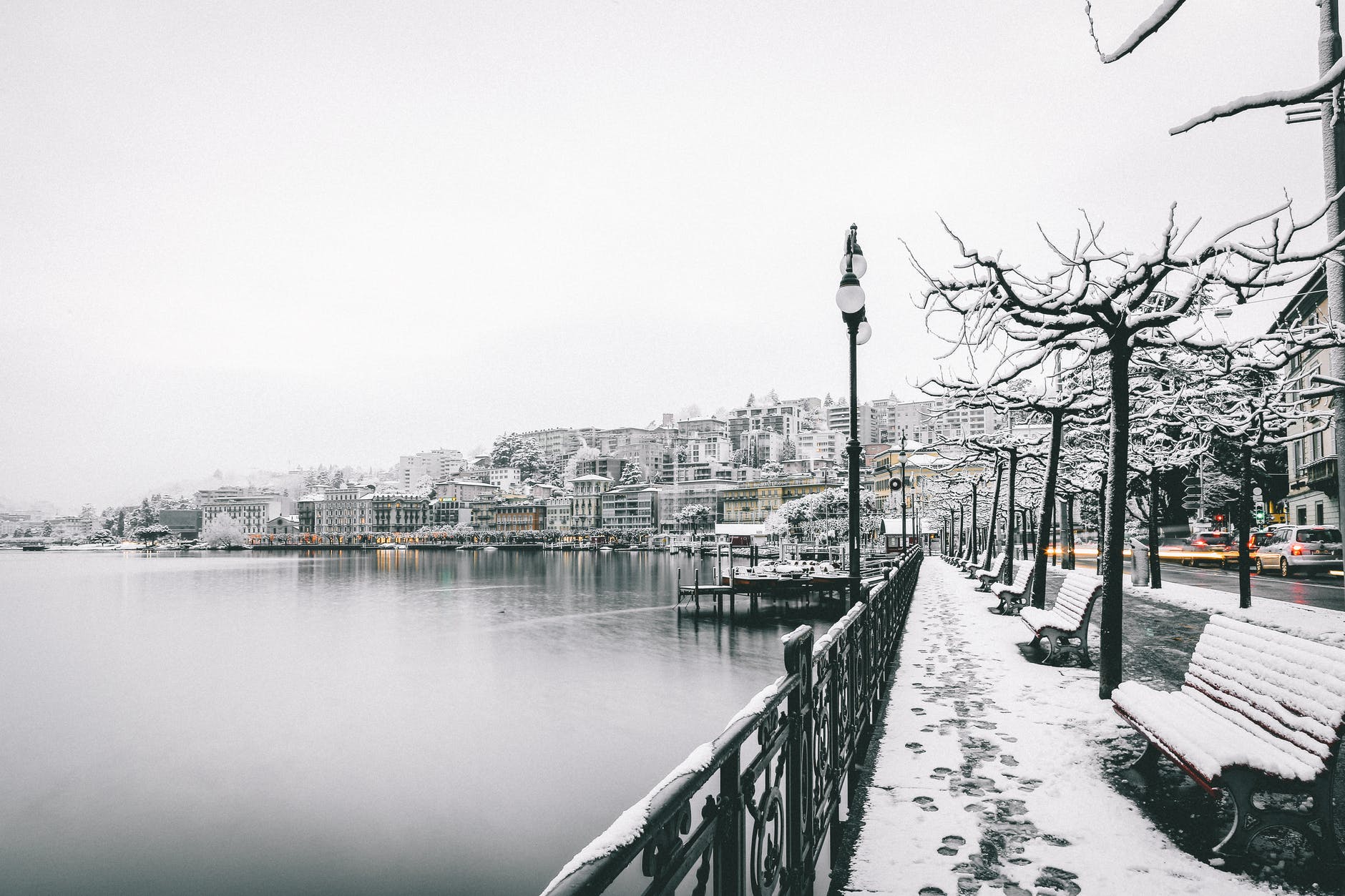 As she walked the streets, Lily noticed the other buildings around the block | Source: Pexels