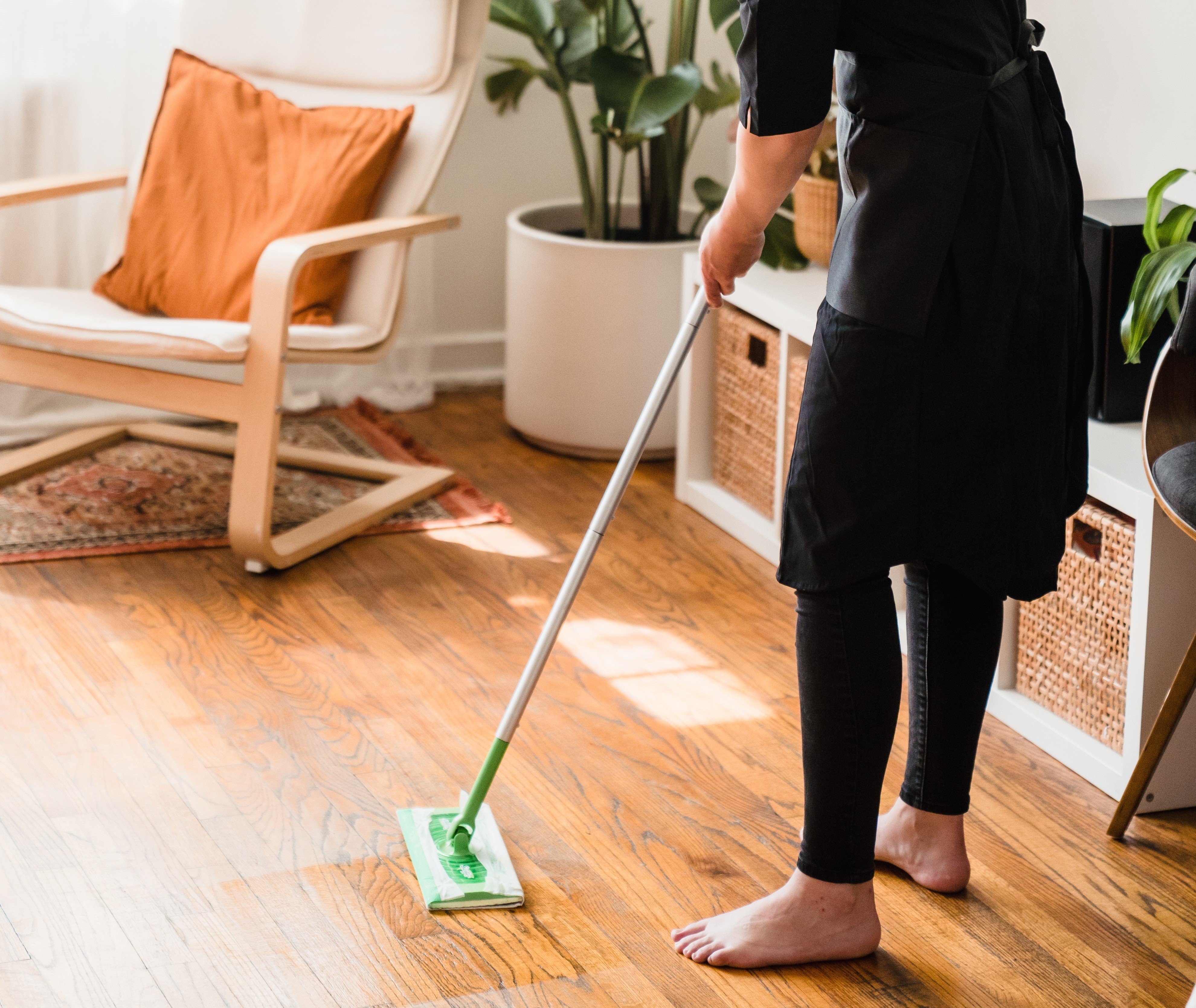 Janet was a janitor in Linda's high school. | Source: Pexels