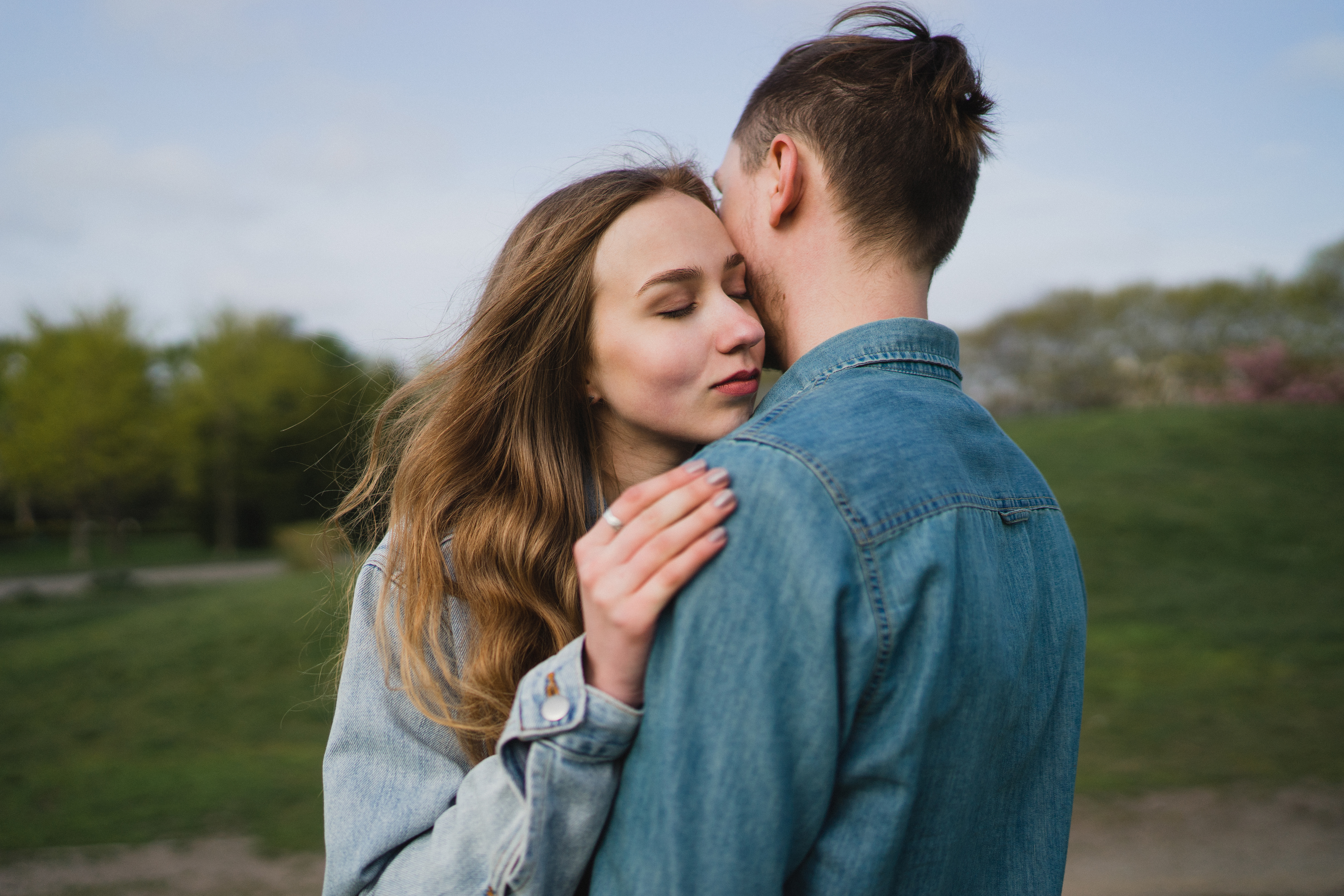 Pareja romántica y feliz | Fuente: Shutterstock