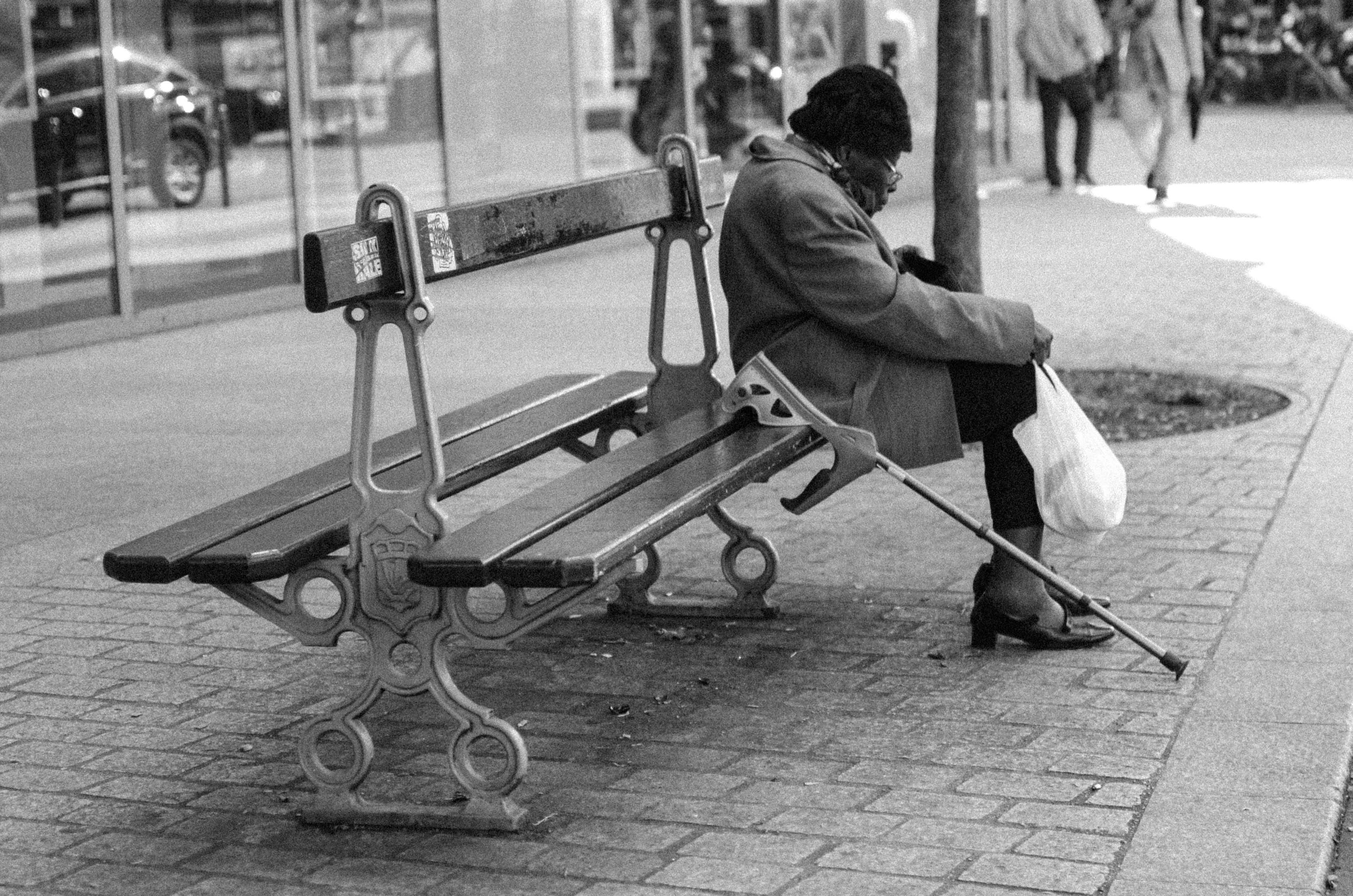 The old lady felt hopeless as she didn't have enough money for her grandson's treatment. | Source: Pexels