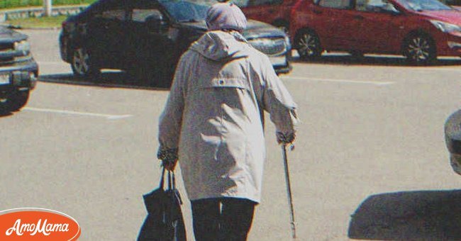 James decided to help an old woman who couldn't pay for her groceries. | Source: Shutterstock