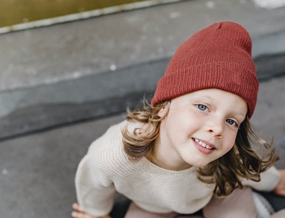 He guided the girl toward his house. | Source: Pexels