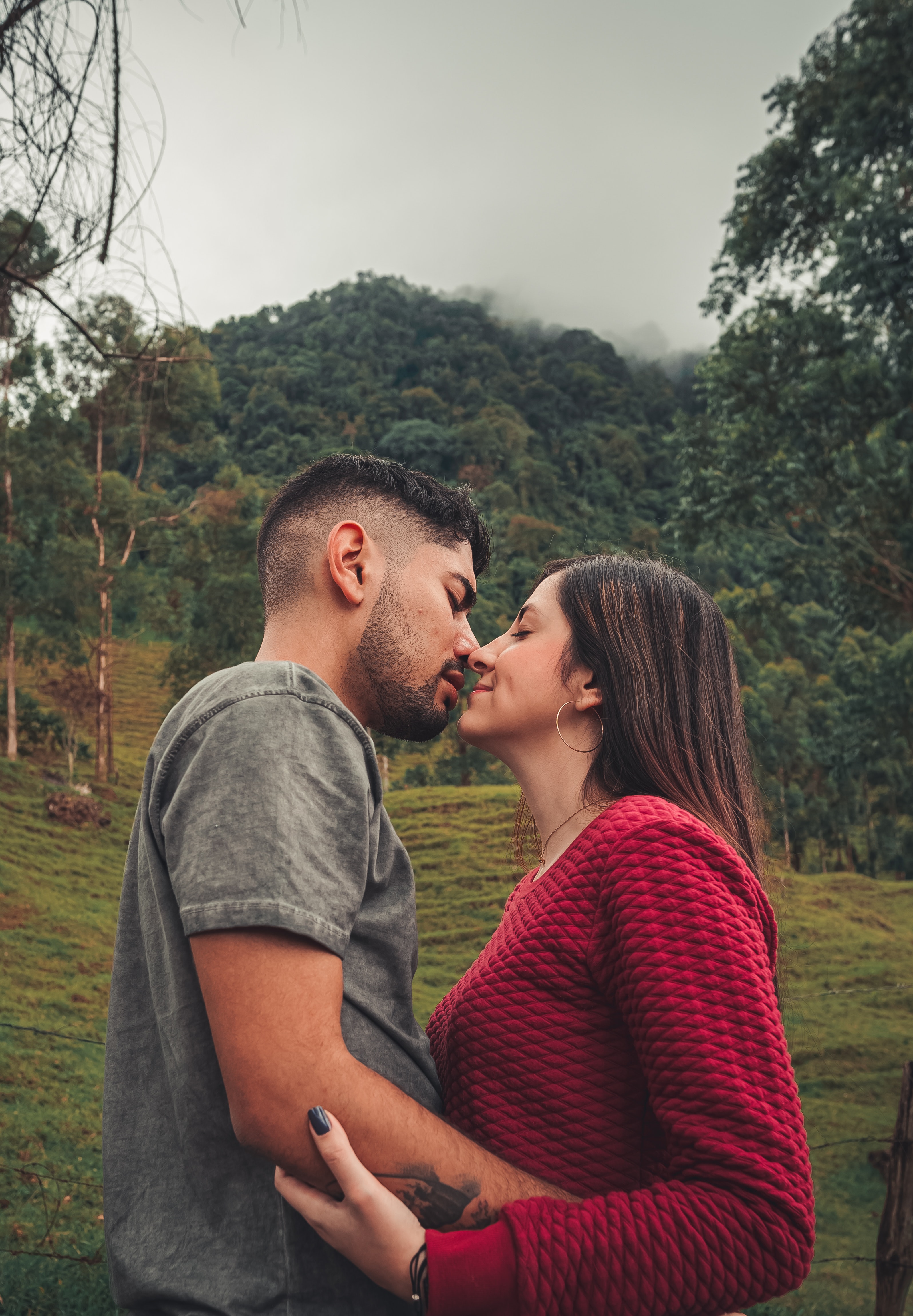 Couple about to kiss | Source: Pexels