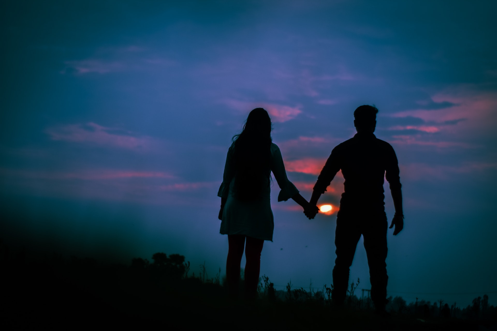 Silhouette of a couple | Source: Pexels
